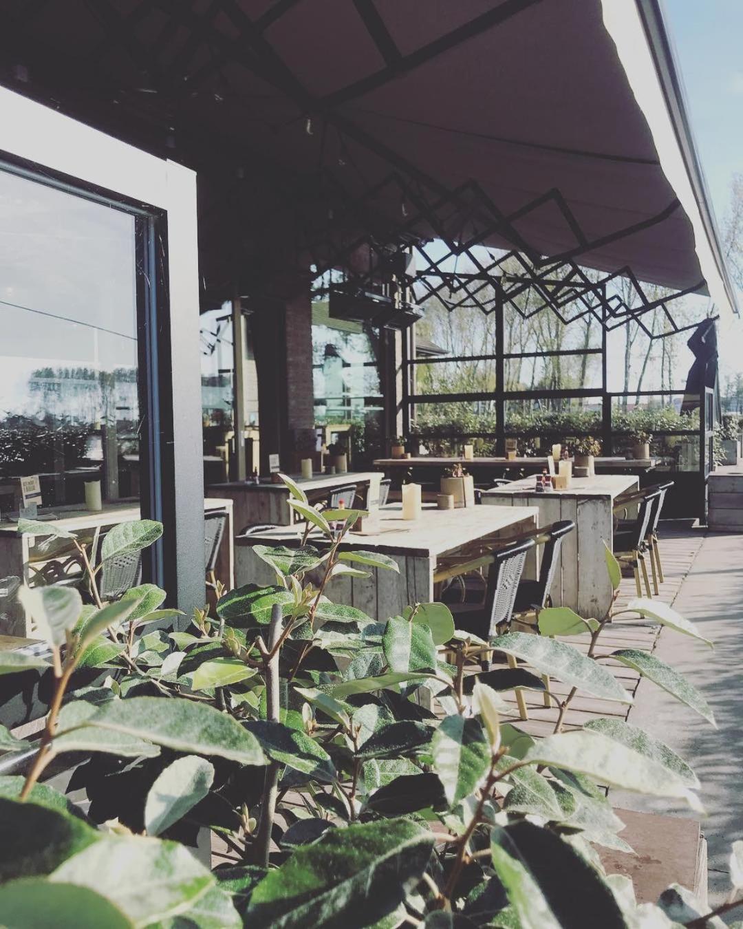 Lakeside Paradise Sport Hostel