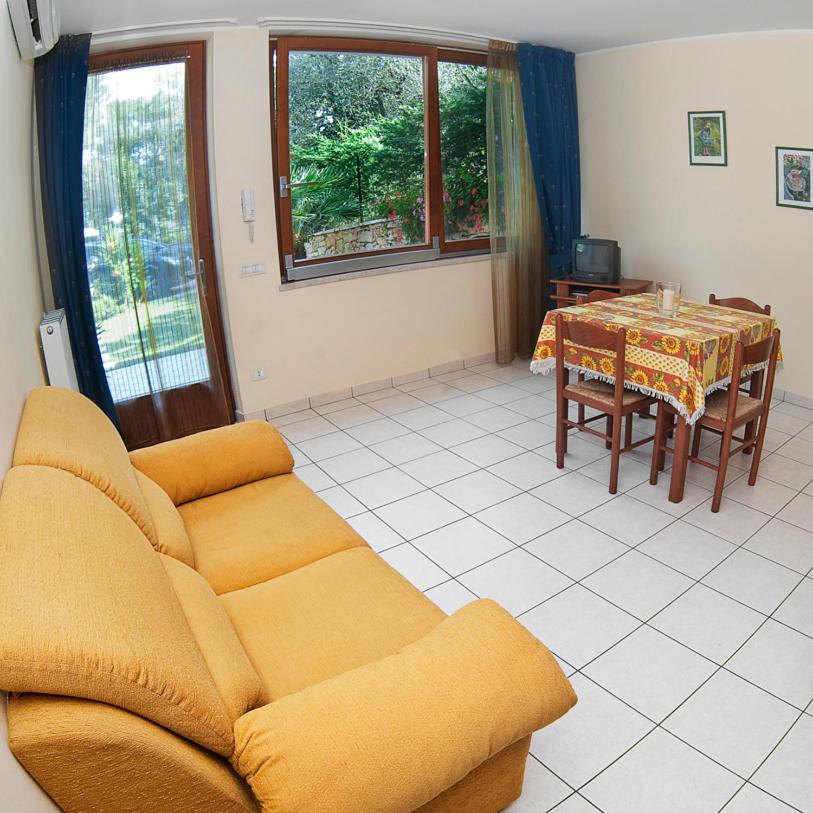 Casa Facchinetti Yellow apartment view 4