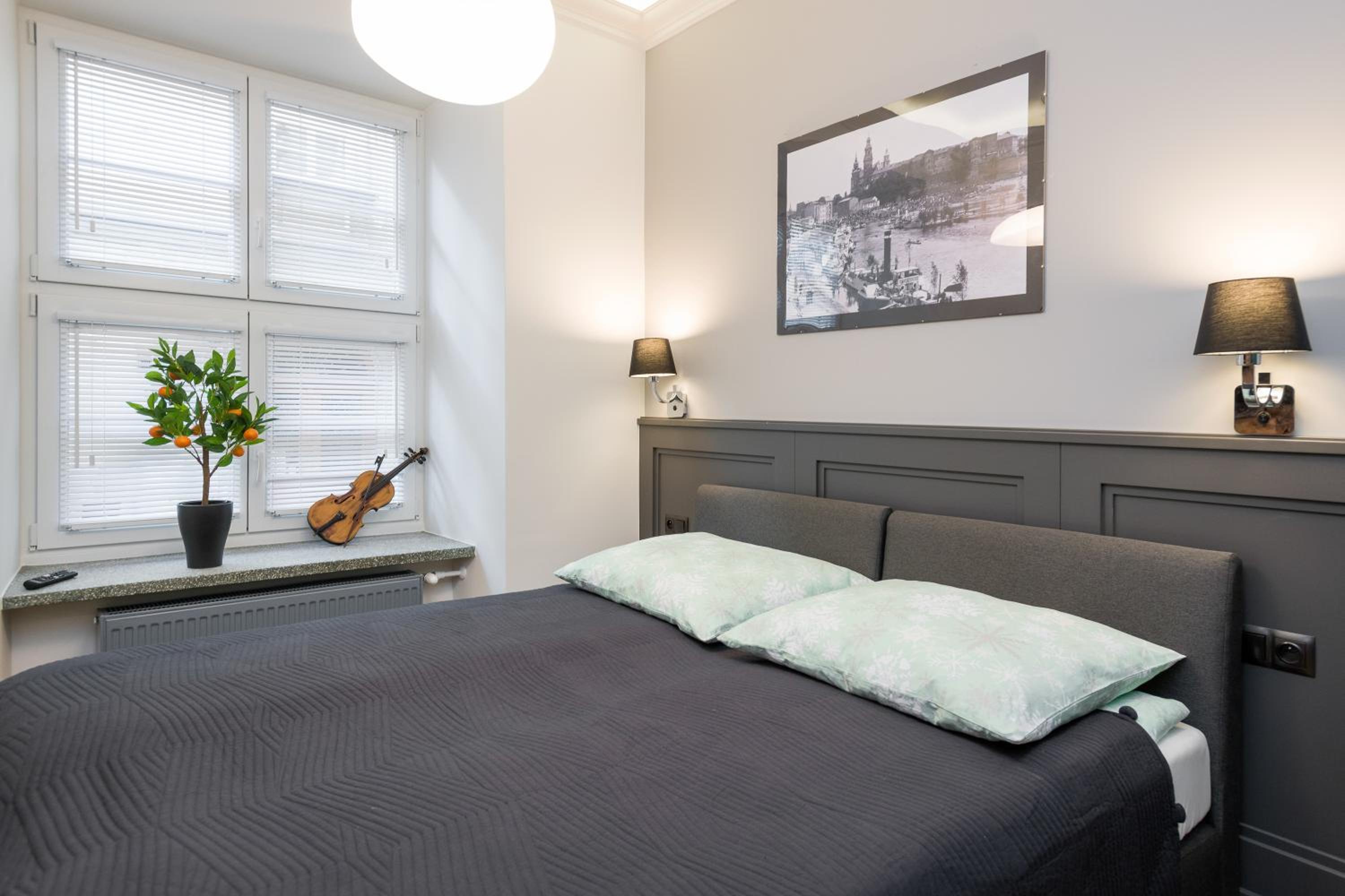 LUXURY Apartment at the Main Square view 4