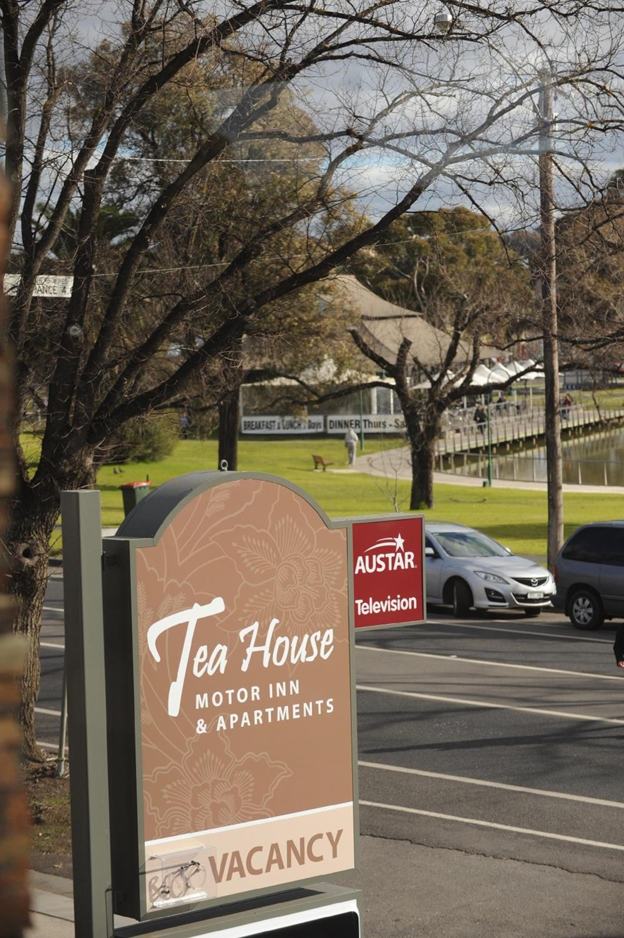 Tea House Motor Inn