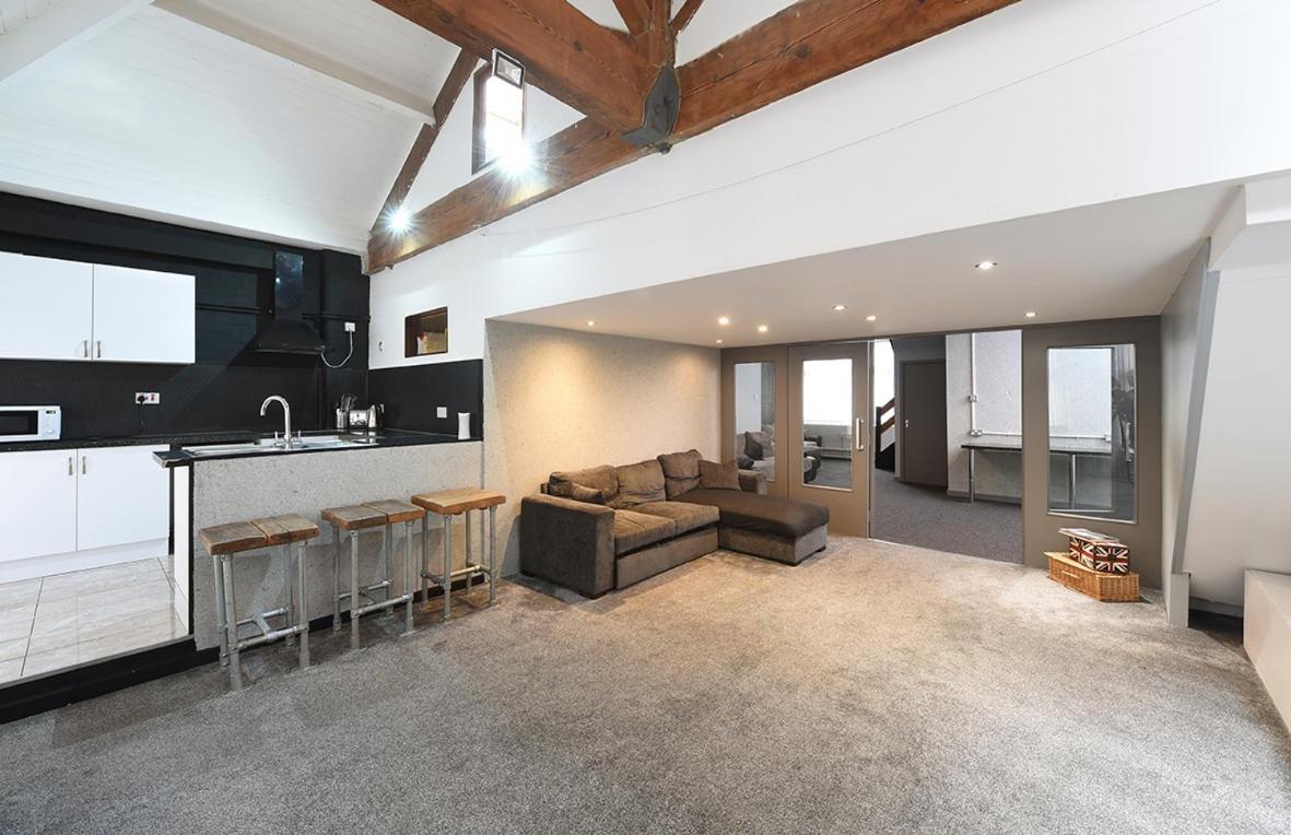 Penthouse Warehouse Slps 18 (61) view 3