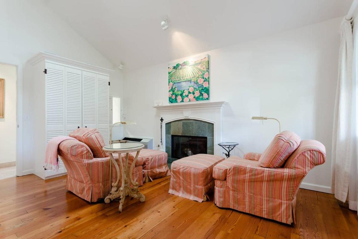 Cottage Grove Inn 6