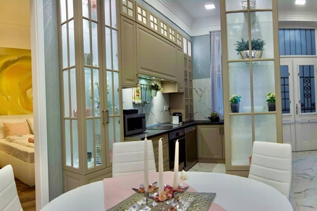 Parliament Square Apartment