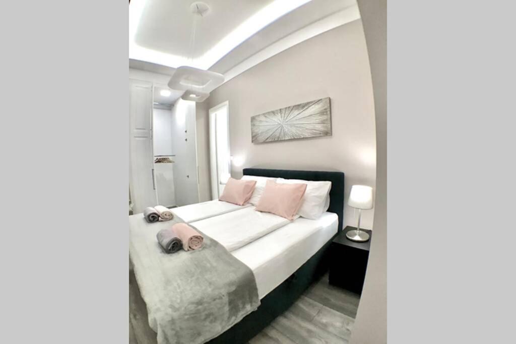Parliament Square Apartment