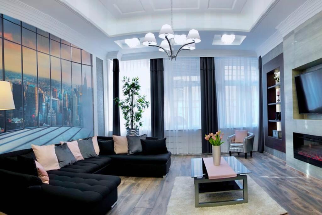 Parliament Square Apartment
