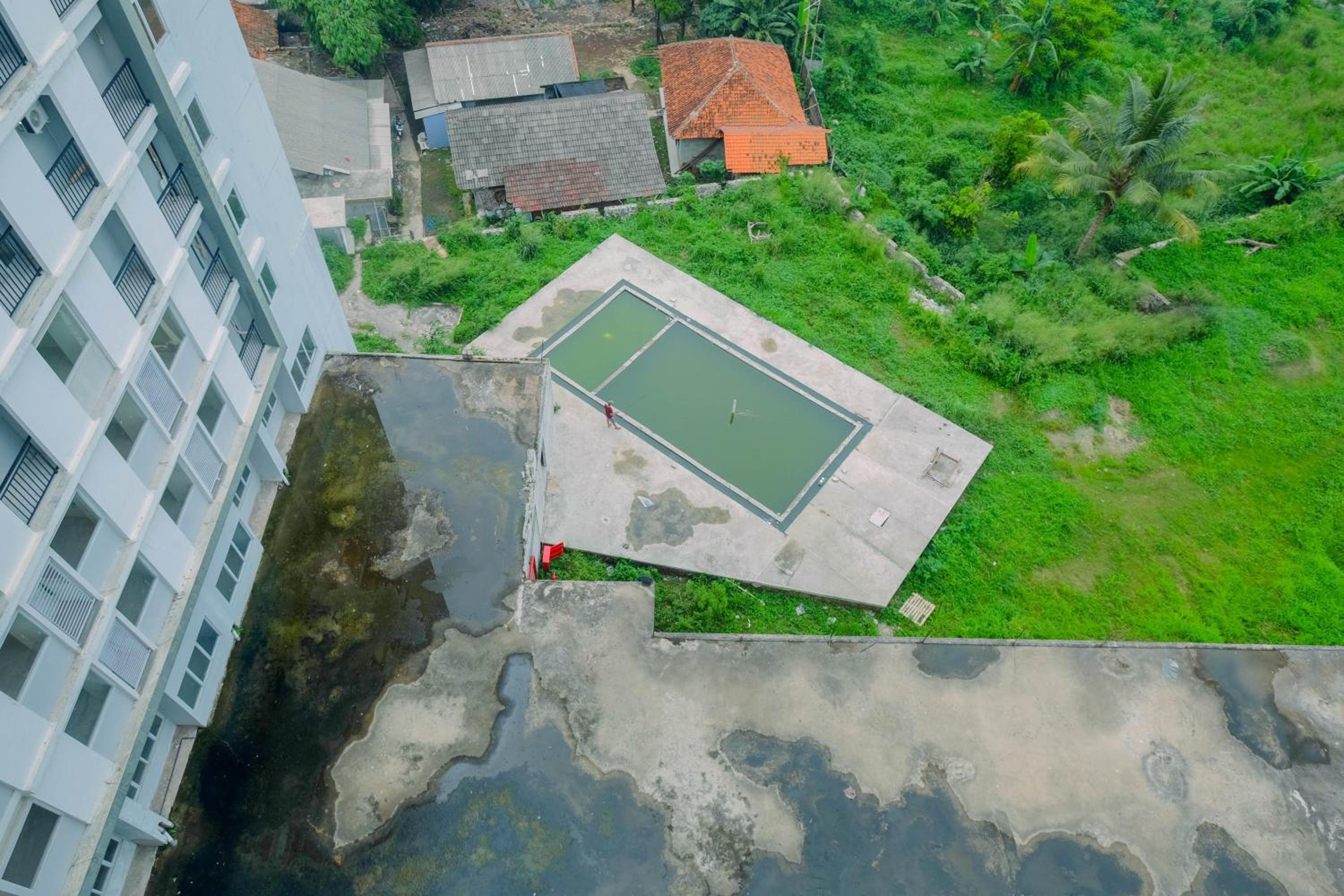 Comfy Studio Bogorienze Apartment near The Jungle Fest By Travelio