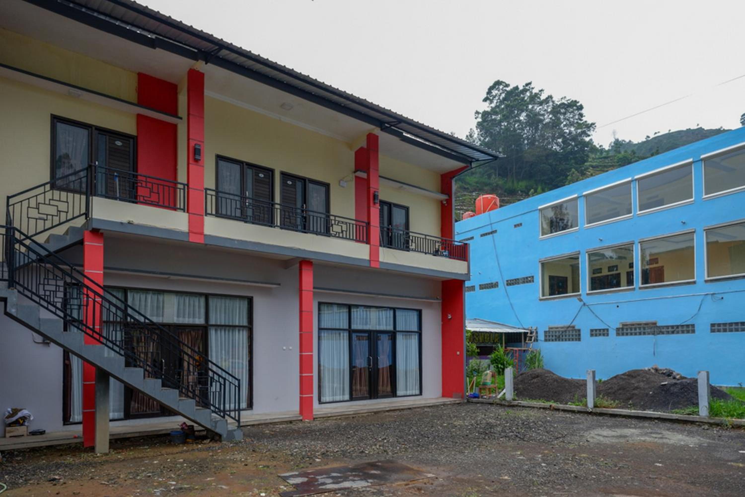 RedDoorz @ Gerbang Dieng Plateau Area view 3
