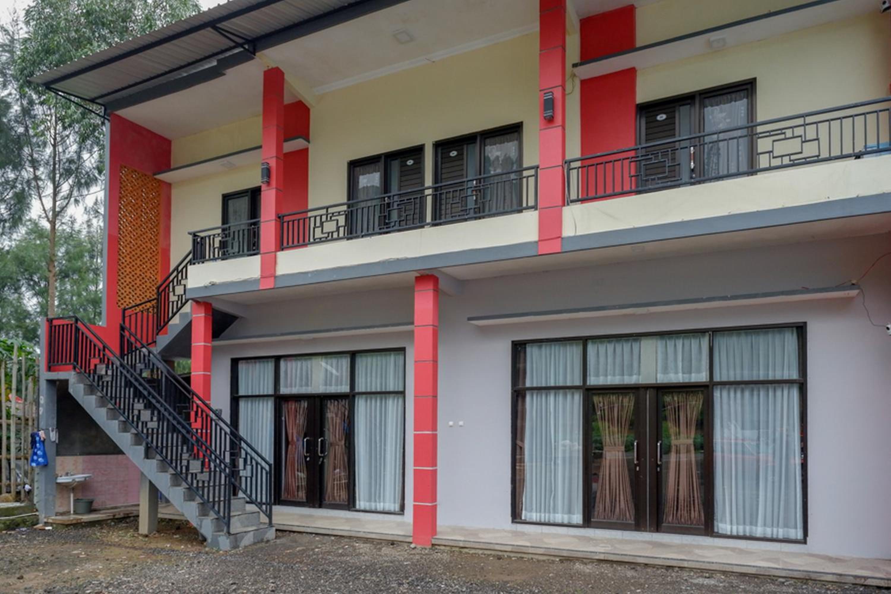 RedDoorz @ Gerbang Dieng Plateau Area view 4