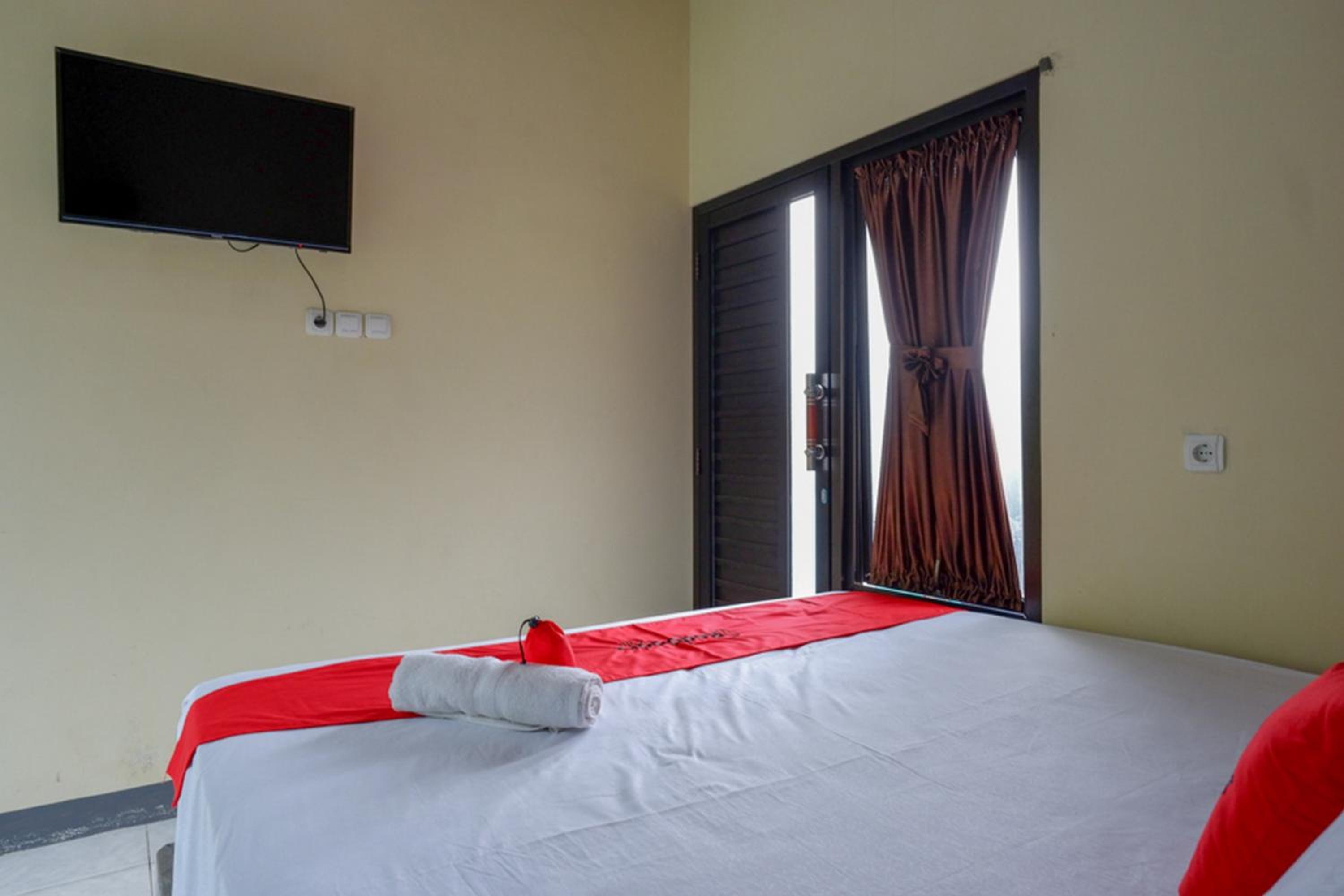RedDoorz @ Gerbang Dieng Plateau Area view 5