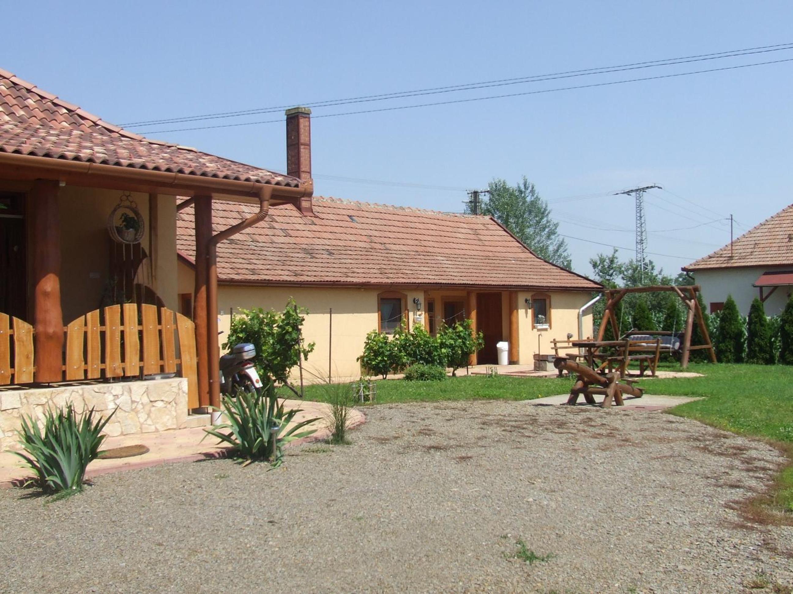 Photo 33