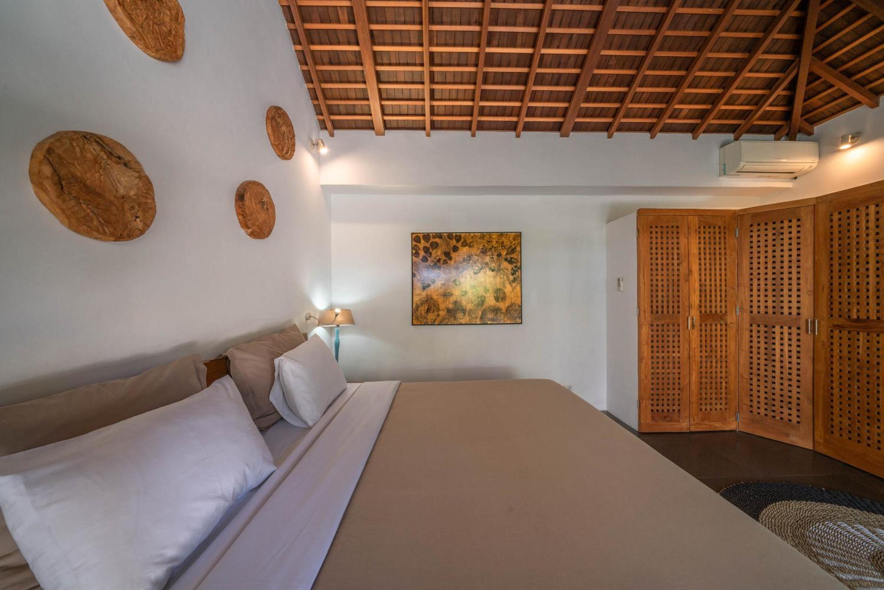 Villa Teman - Luxury 4BR Villa in Central Seminyak - HUGE POOL view 5