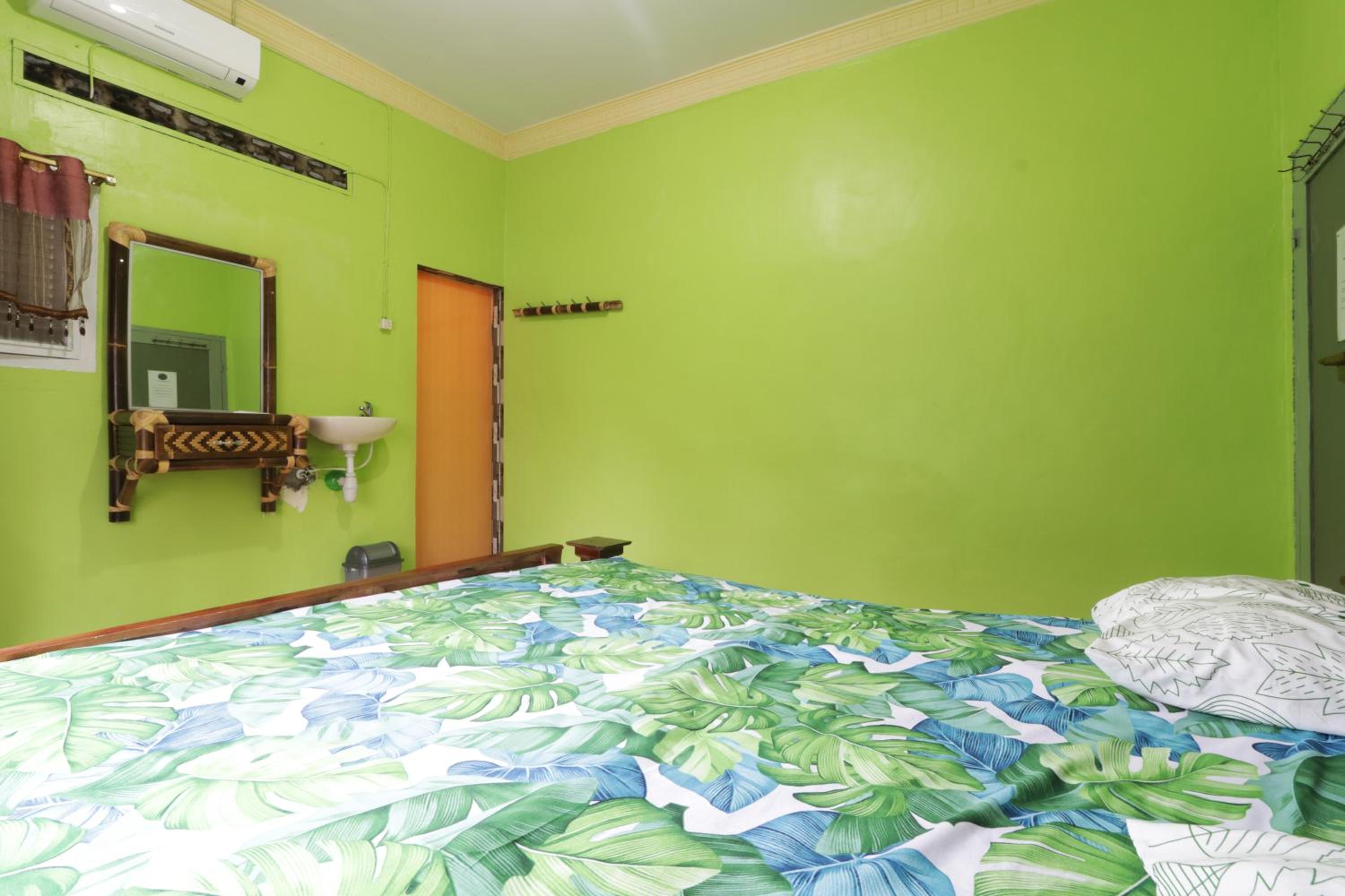 Waroeng Transit & Depary Homestay