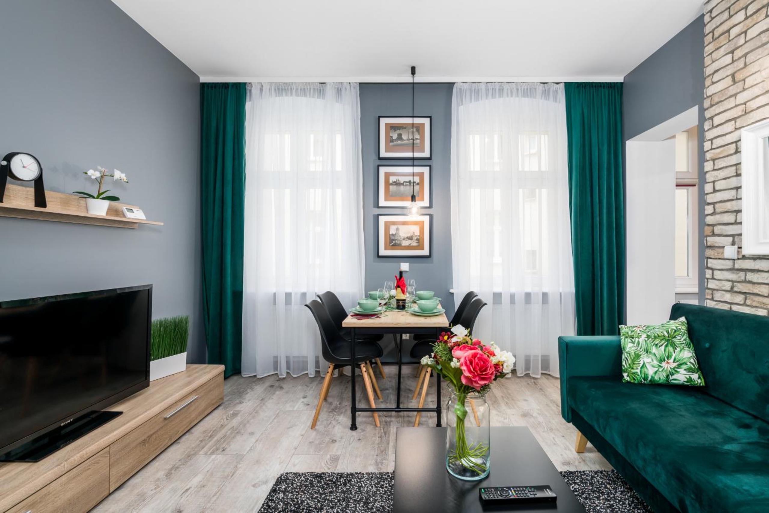 Deluxe Old Town Apartment by Renters view 5