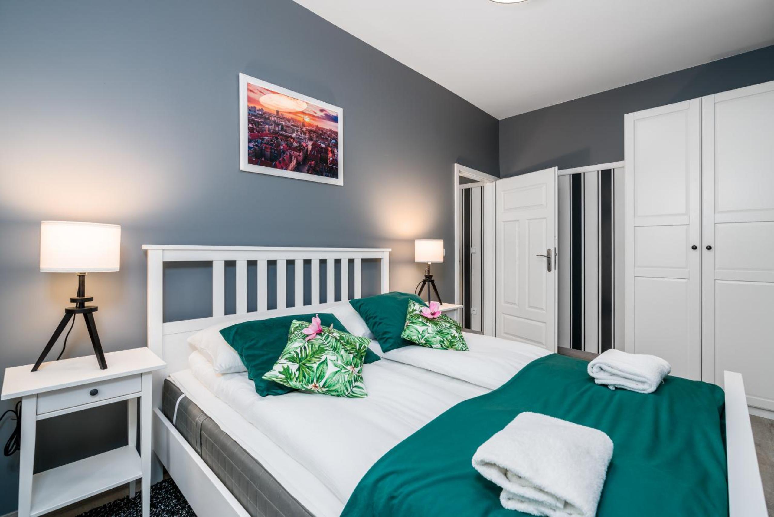 Deluxe Old Town Apartment by Renters view 2