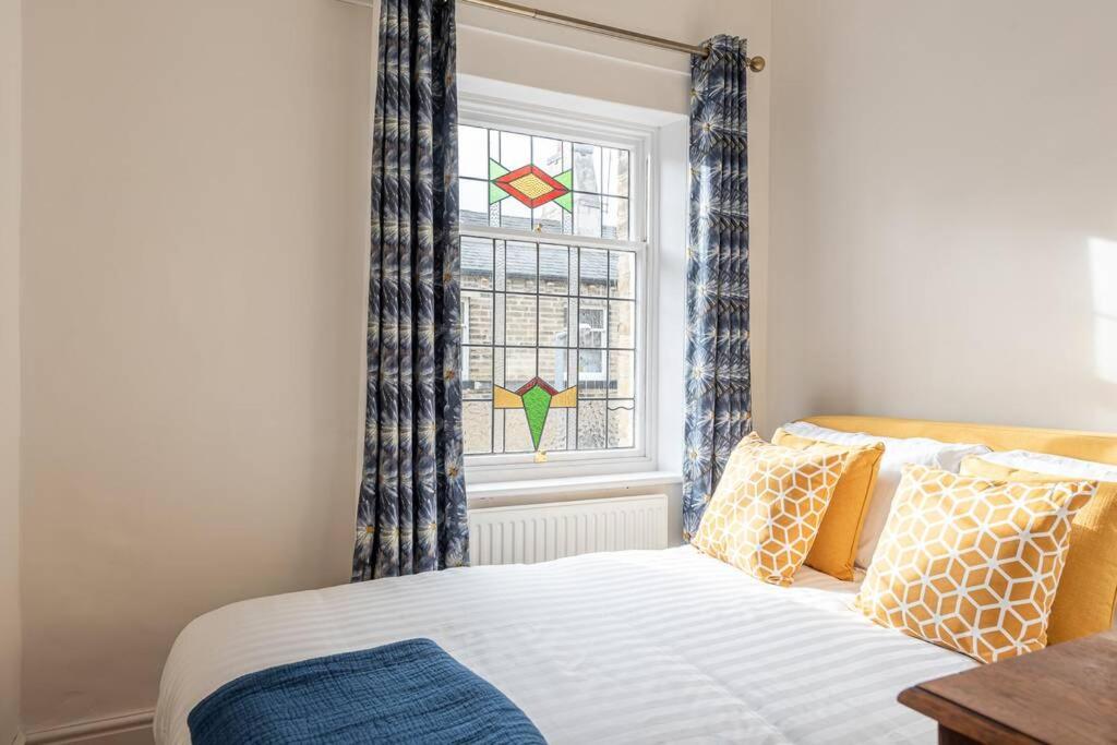 Cosy Mill Workers Cottage Heritage Saltaire view 4