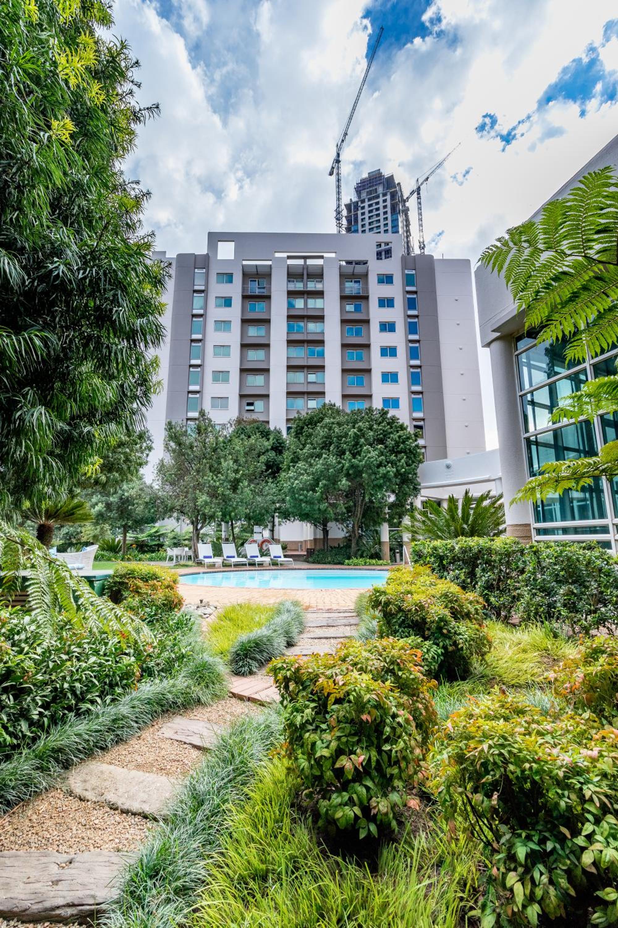 Hotel Garden Court Sandton City - Image 1
