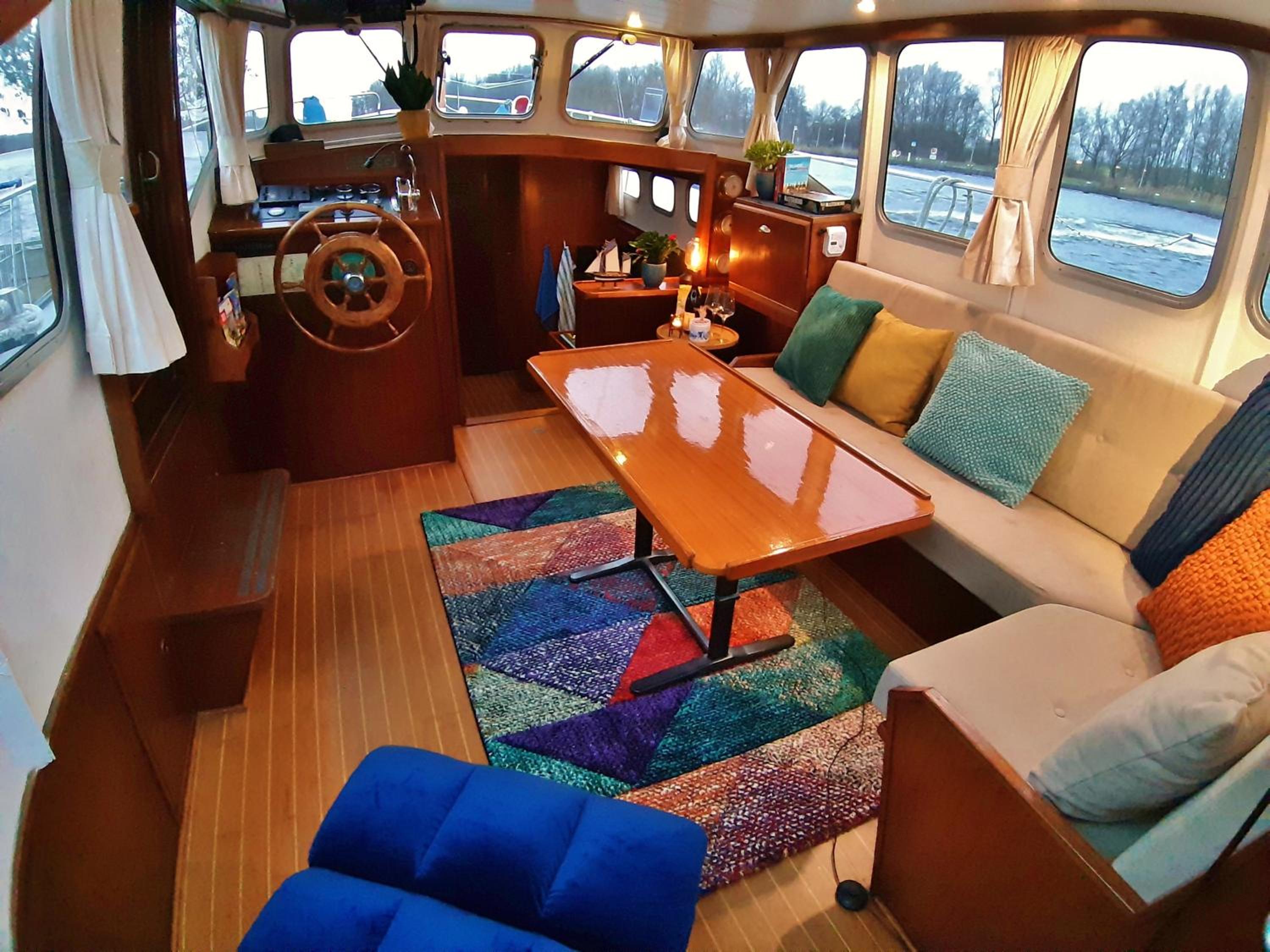 Motor Yacht Almaz