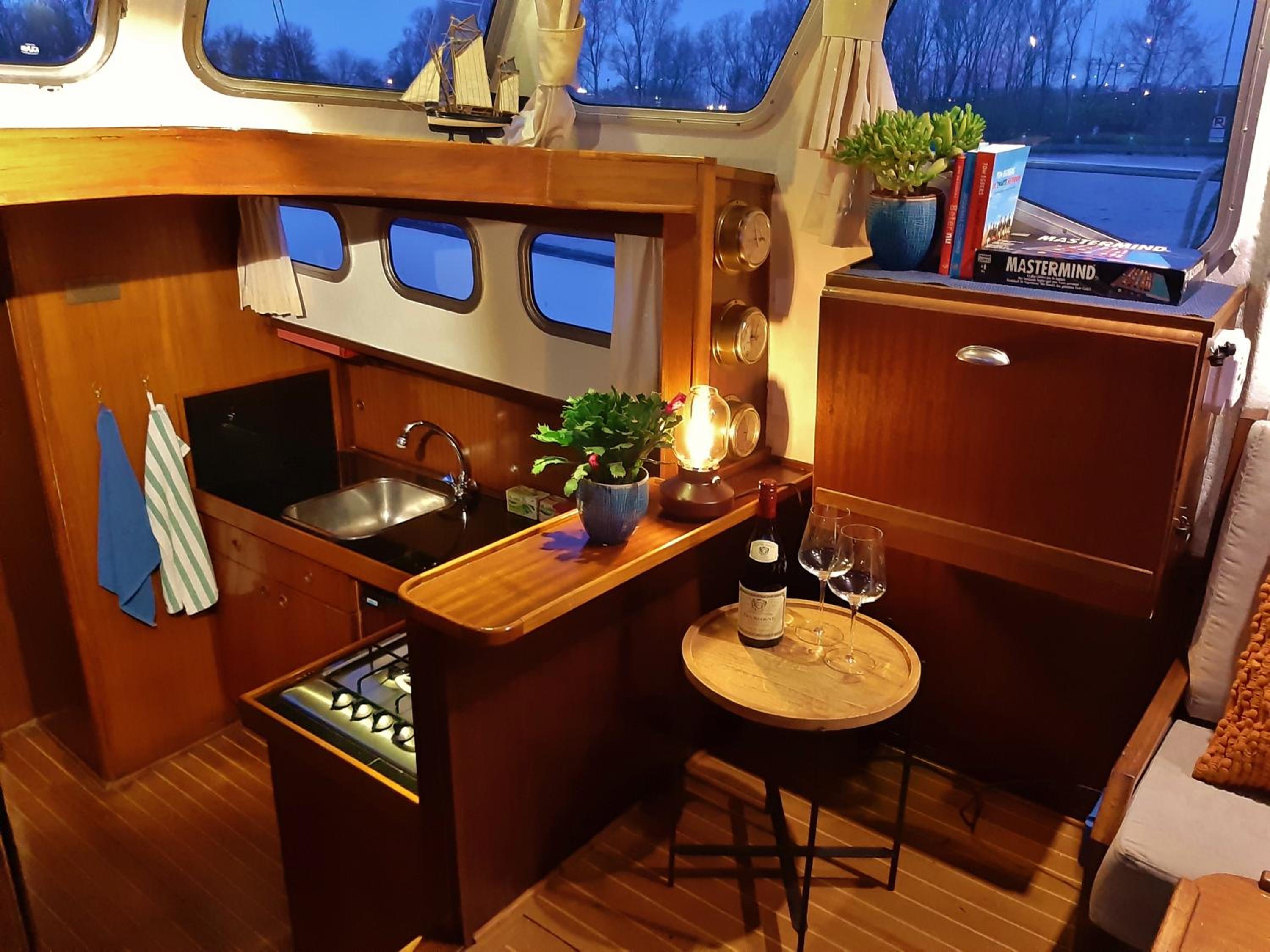 Motor Yacht Almaz
