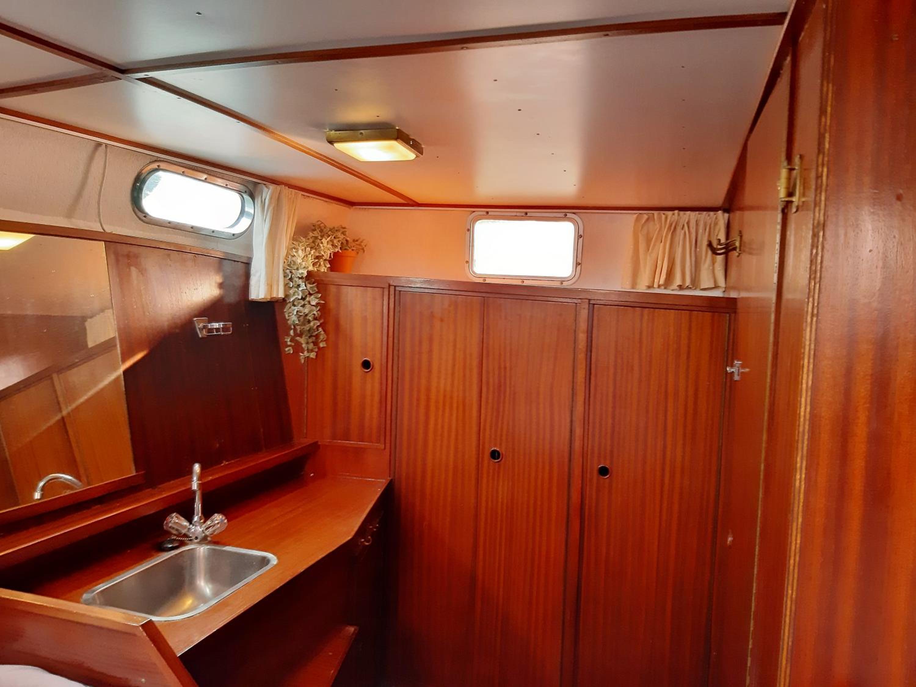 Motor Yacht Almaz