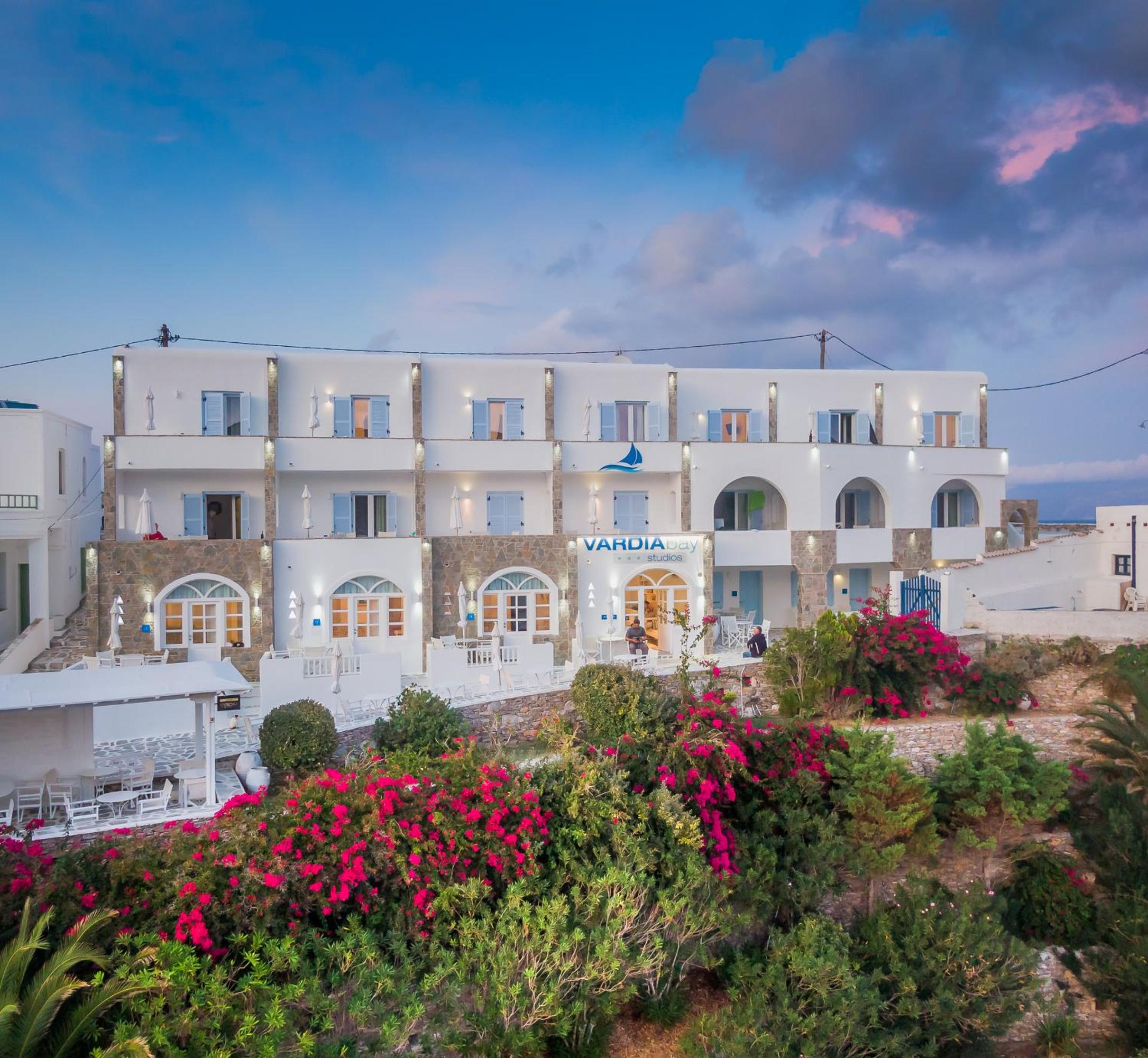 Vardia Bay Studios photo 4