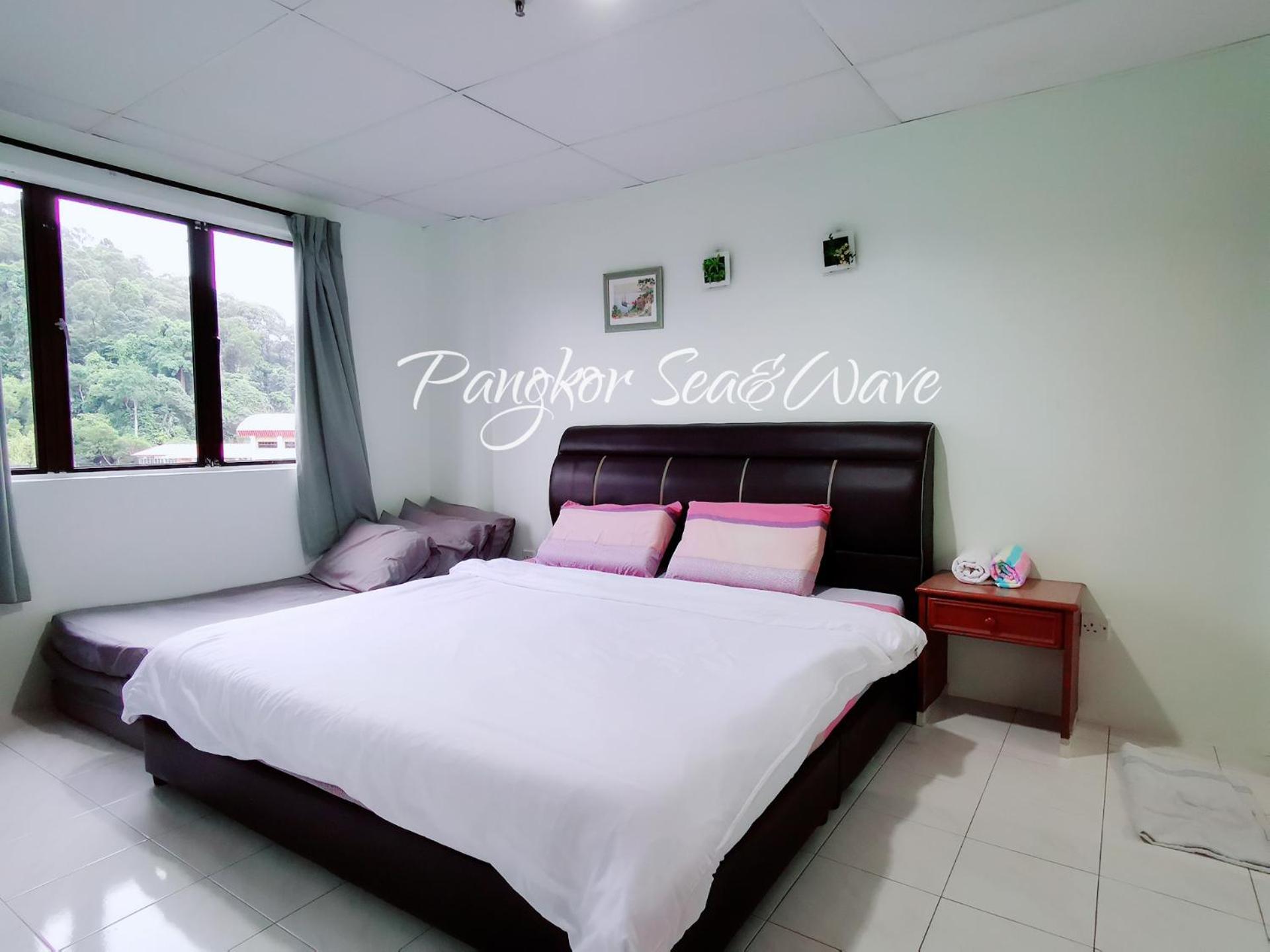 Sea & Wave #2 Coral Bay Apartment view 4