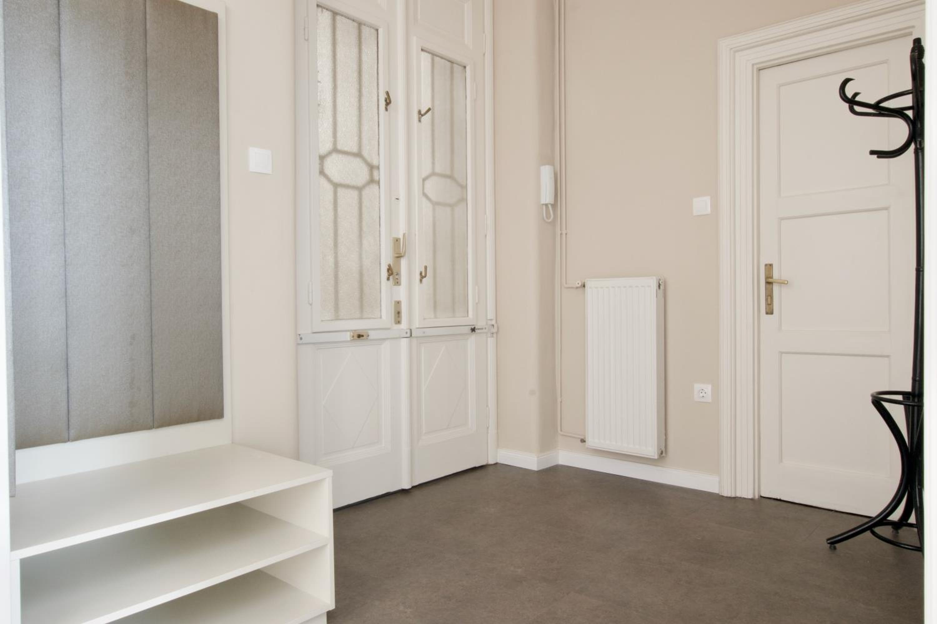 Standard Apartment by Hi5 - Kecskemeti street suite view 5