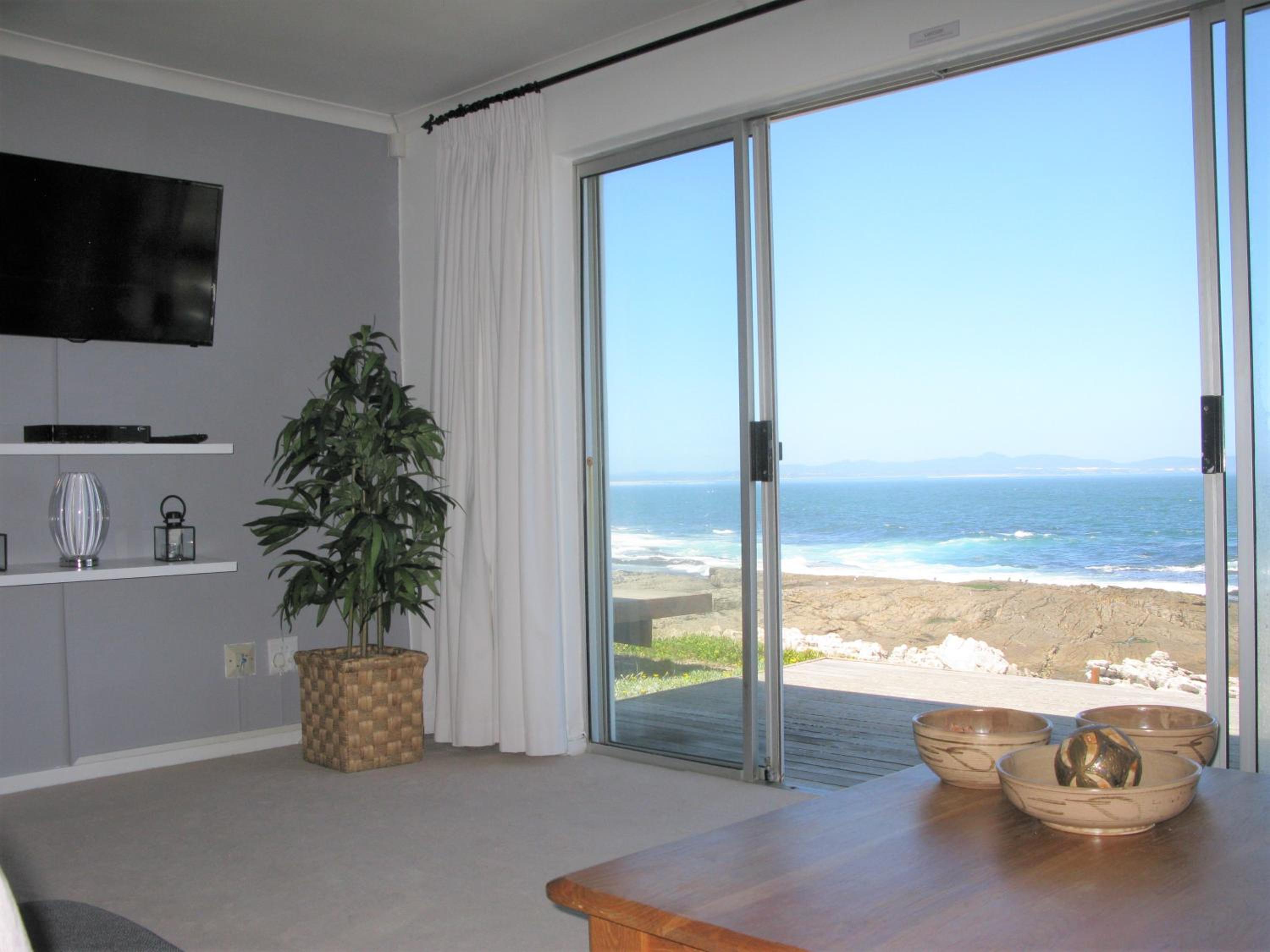 Beachfront Cottage - Hermanus Whale View view 4