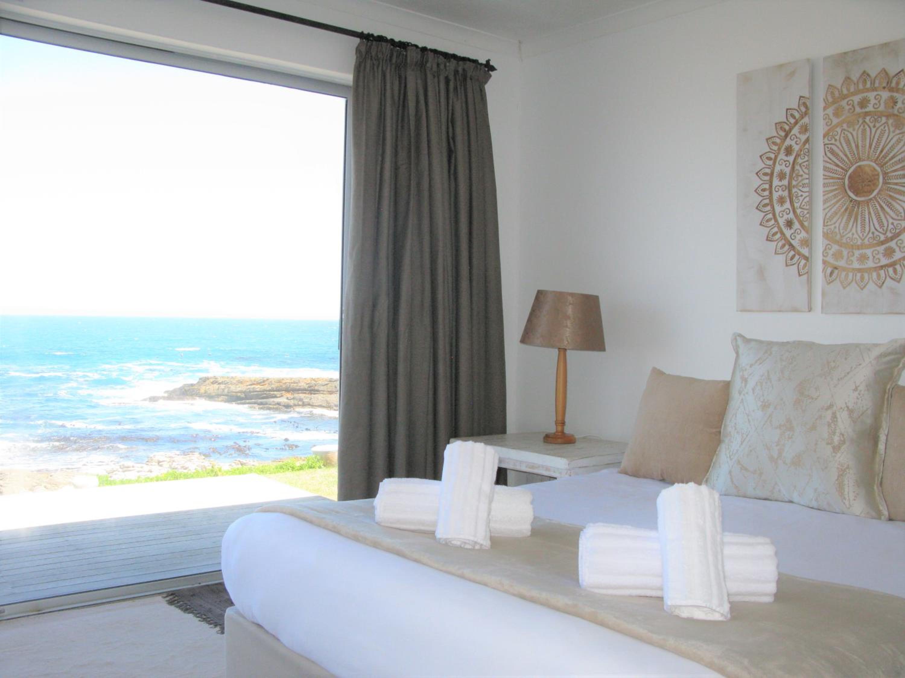 Beachfront Cottage - Hermanus Whale View view 2