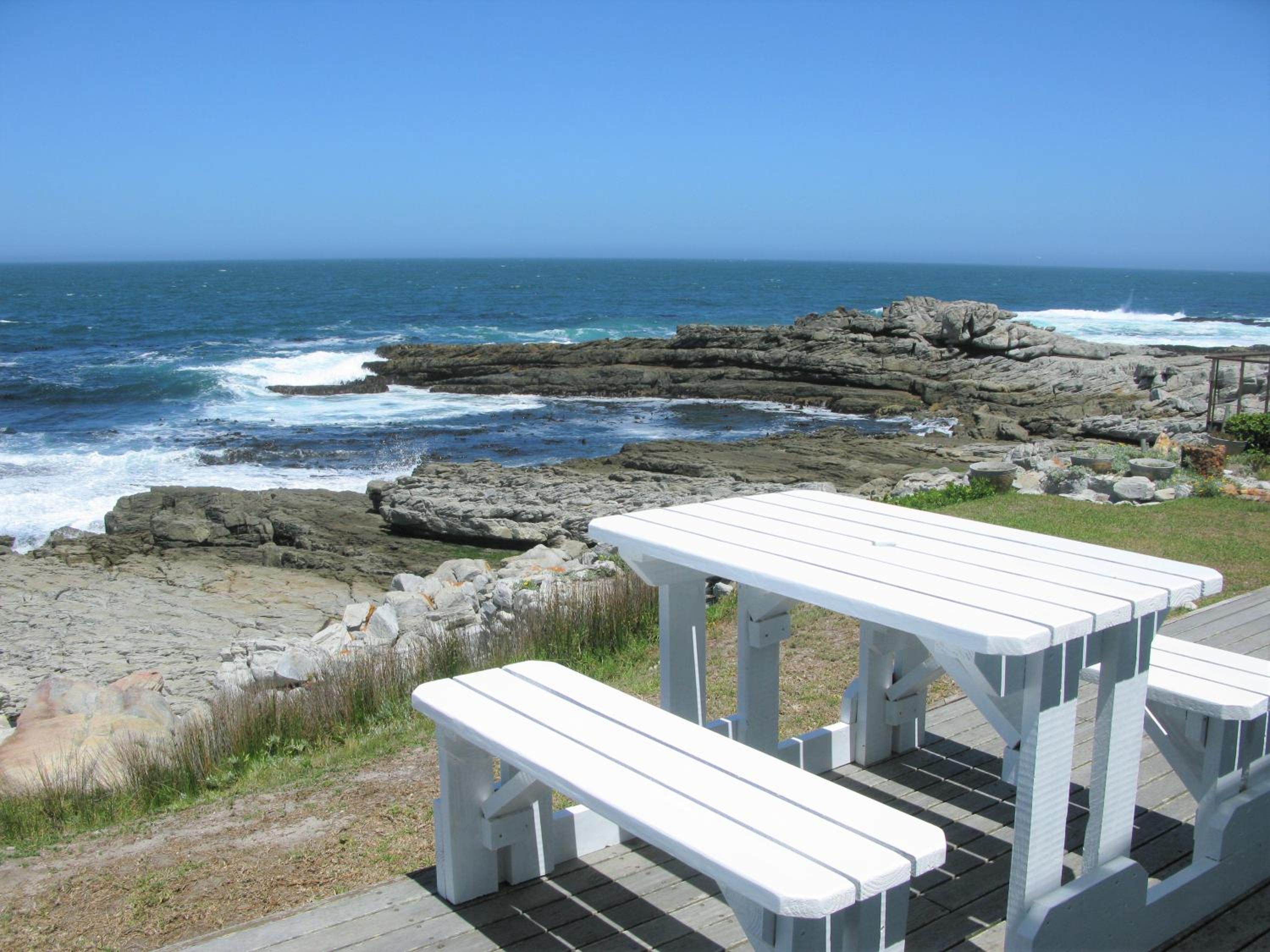 Beachfront Cottage - Hermanus Whale View view 3