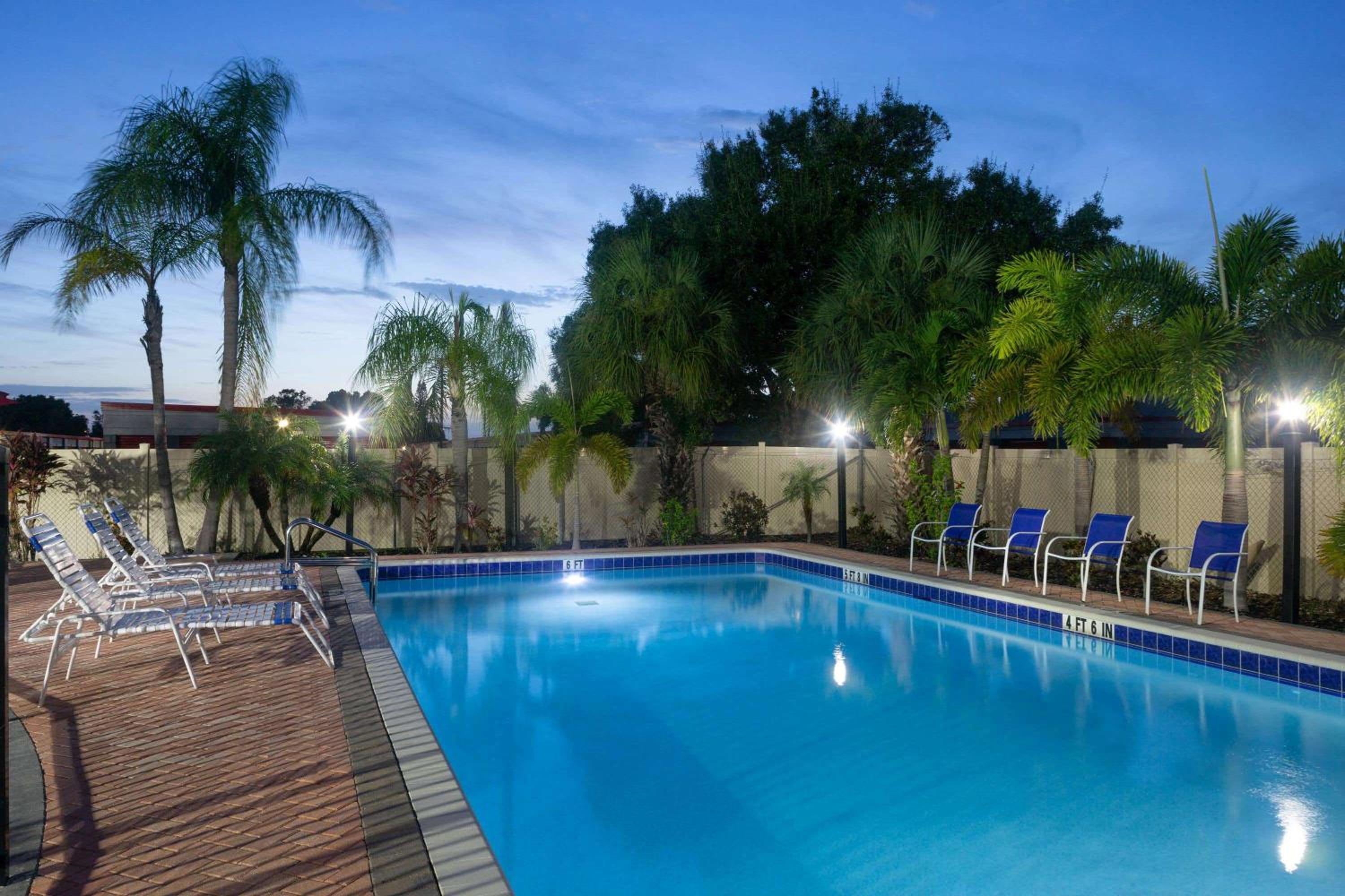 Miscellaneous Market Vacations - Super 8 by Wyndham Bradenton Sarasota Area - Property Image 3