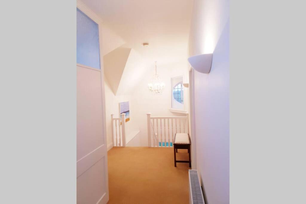 Large 2 ensuite bedroom flat with lovely views view 5
