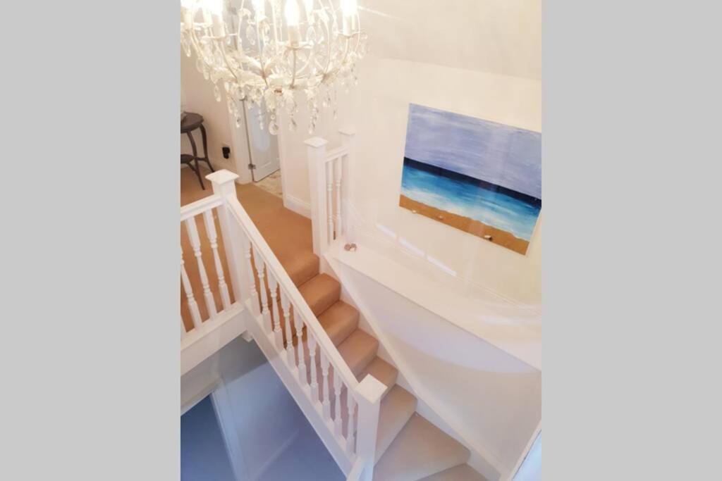 Large 2 ensuite bedroom flat with lovely views view 3
