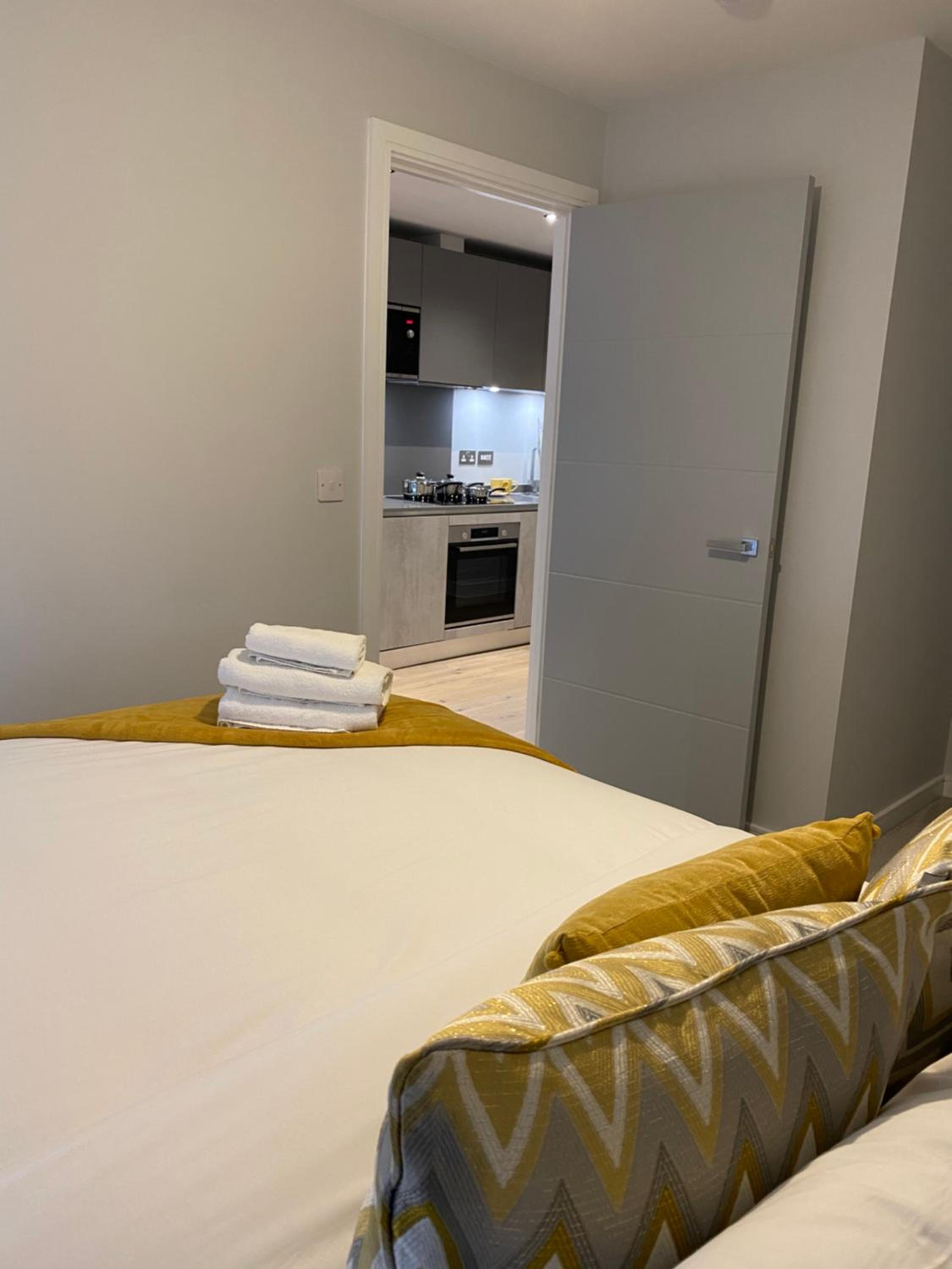 Mnitri one bedroom apartment near to town centre view 4