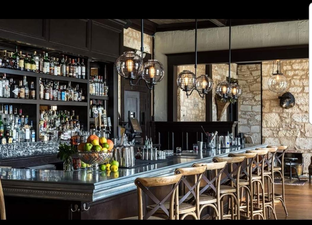 bar
