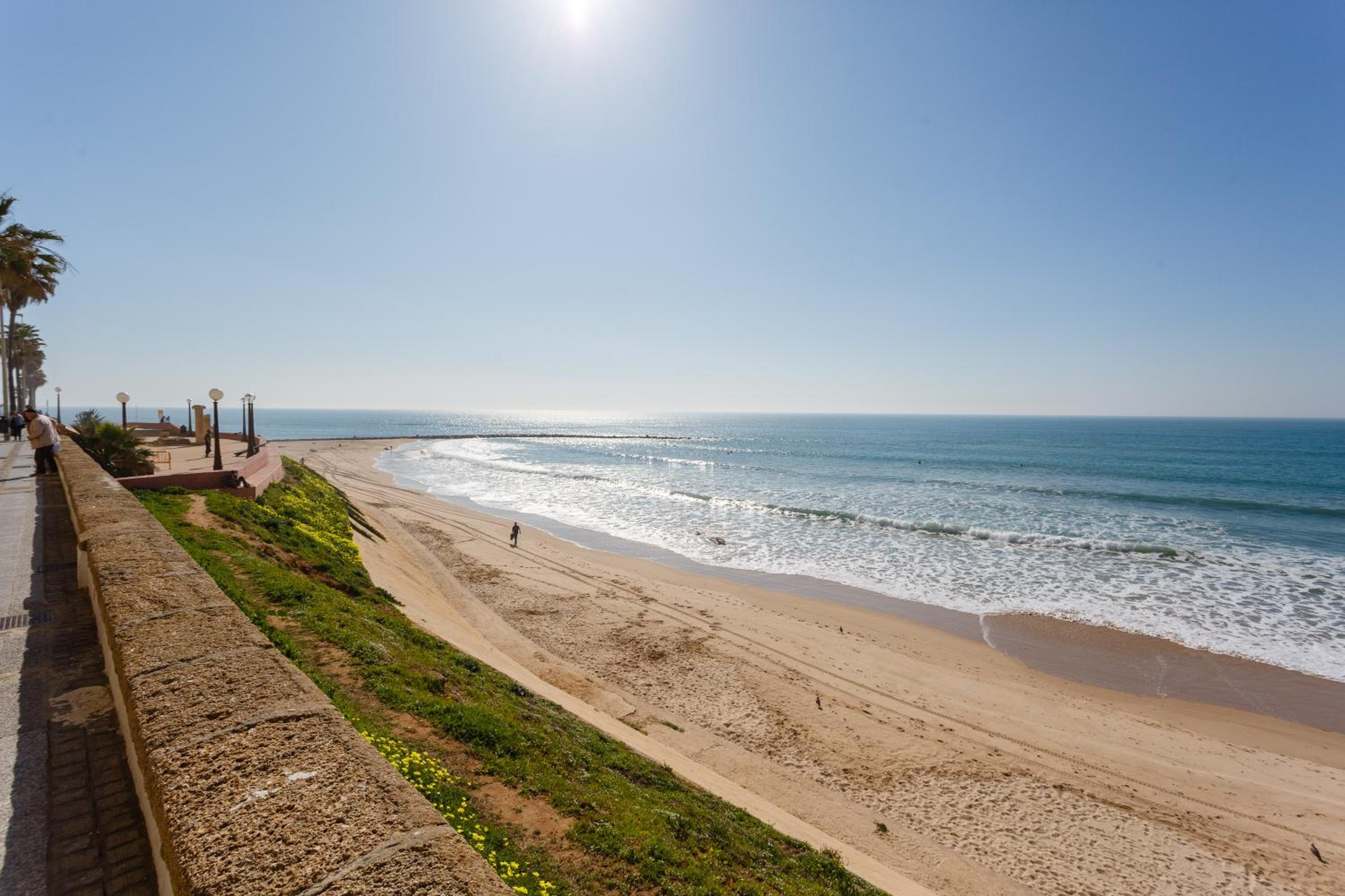 GAVIOTA Family Home free parking by Cadiz4Rentals view 2