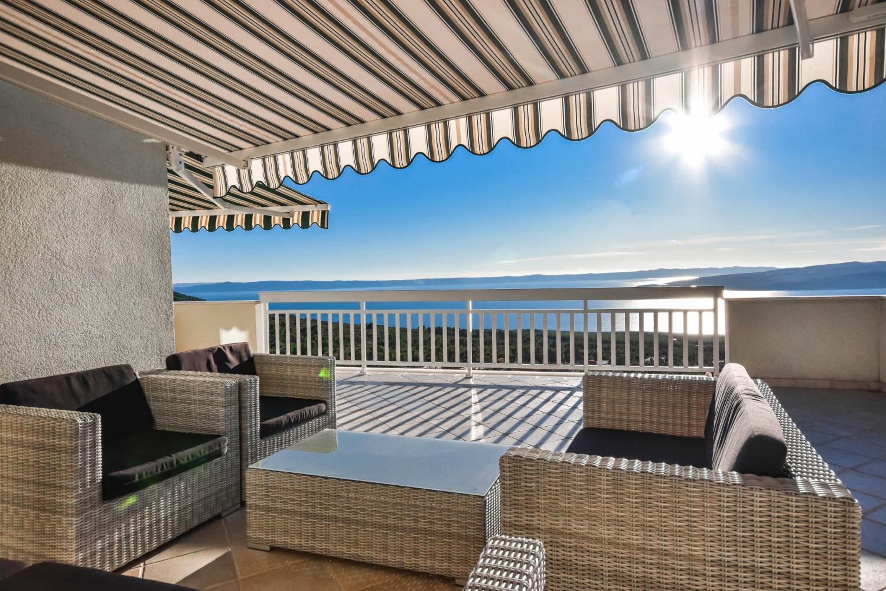 Villa Charlie With Jacuzzi and Free Beach Parking view 2