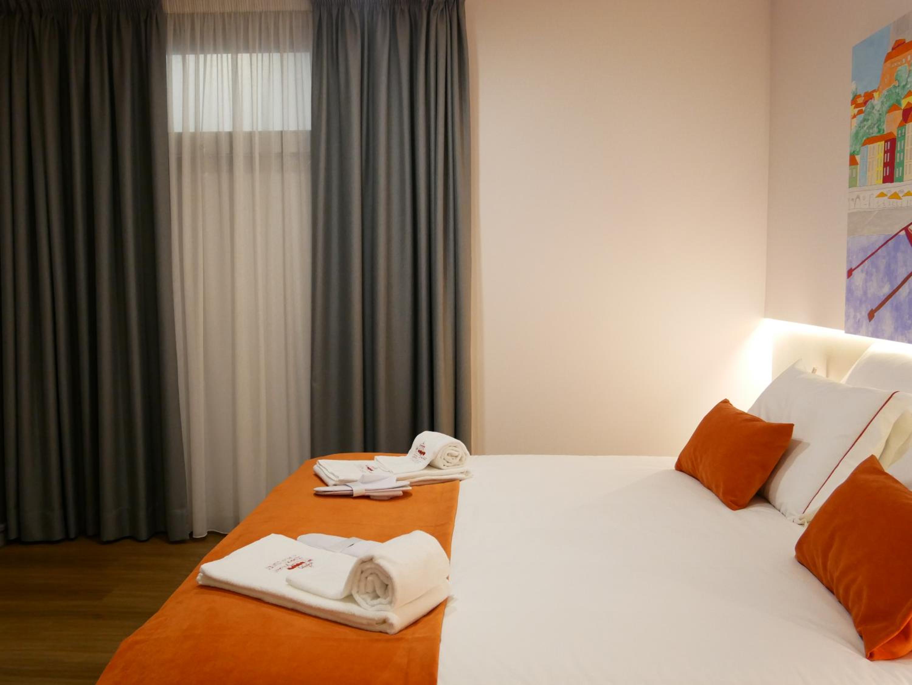 Serra do Pilar Porto Suites view 4