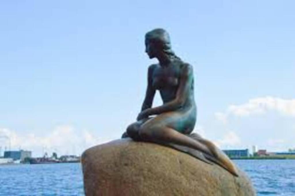The heart of Copenhagen-Queen's Neighbor