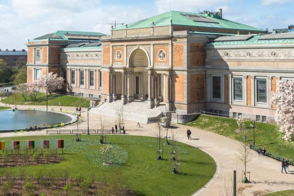 The heart of Copenhagen-Queen's Neighbor