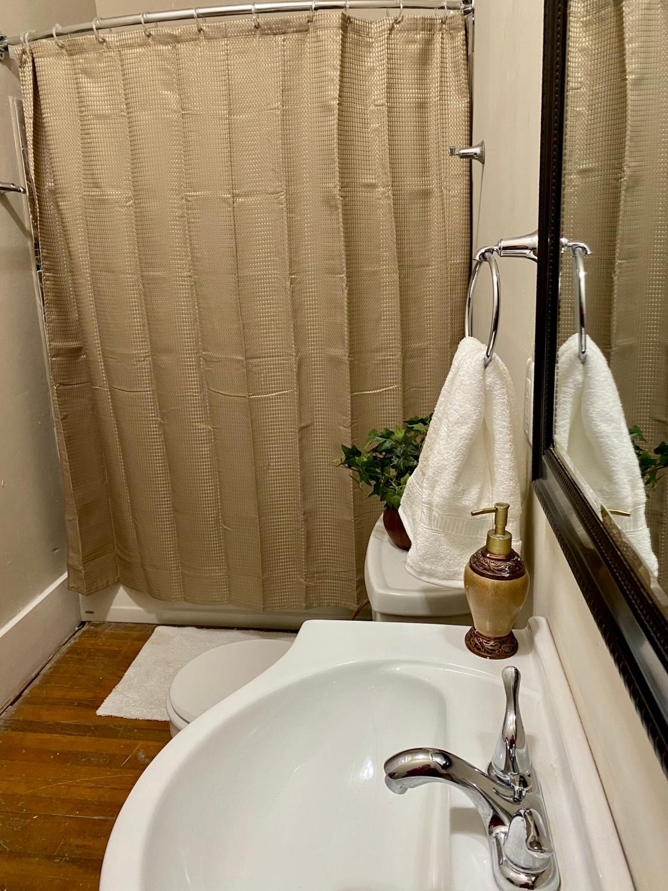 Historic McDonald Airbnb - Property Image 1
