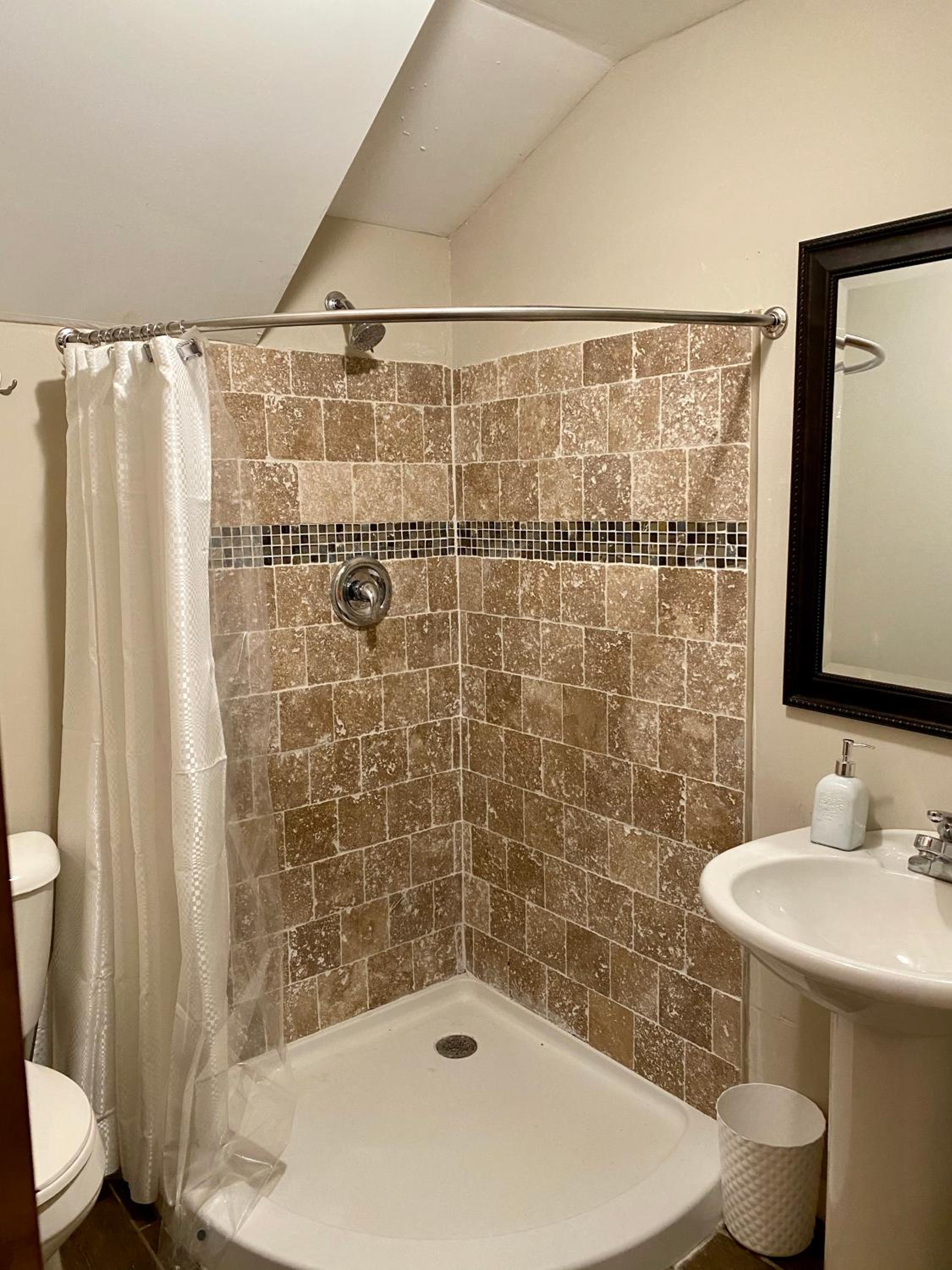 Historic McDonald Airbnb - Property Image 9