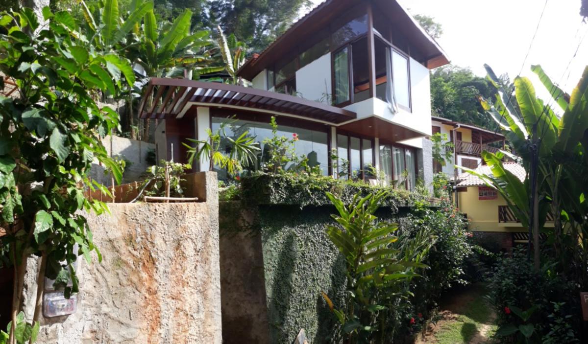 Casa moderna perto do mar