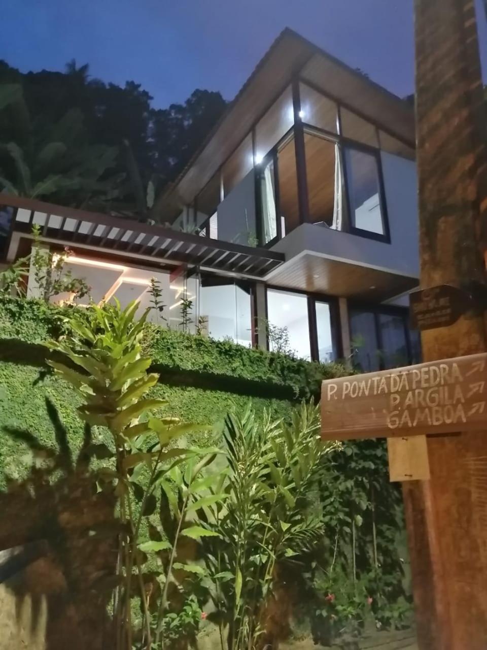 Casa moderna perto do mar