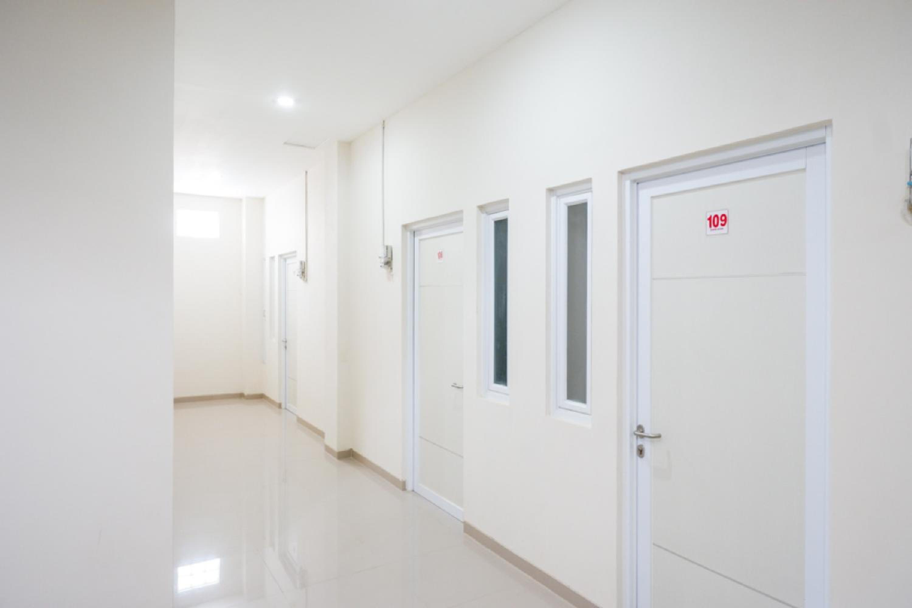 RedDoorz near Pacific Mall Tegal 2, Tegal - 17