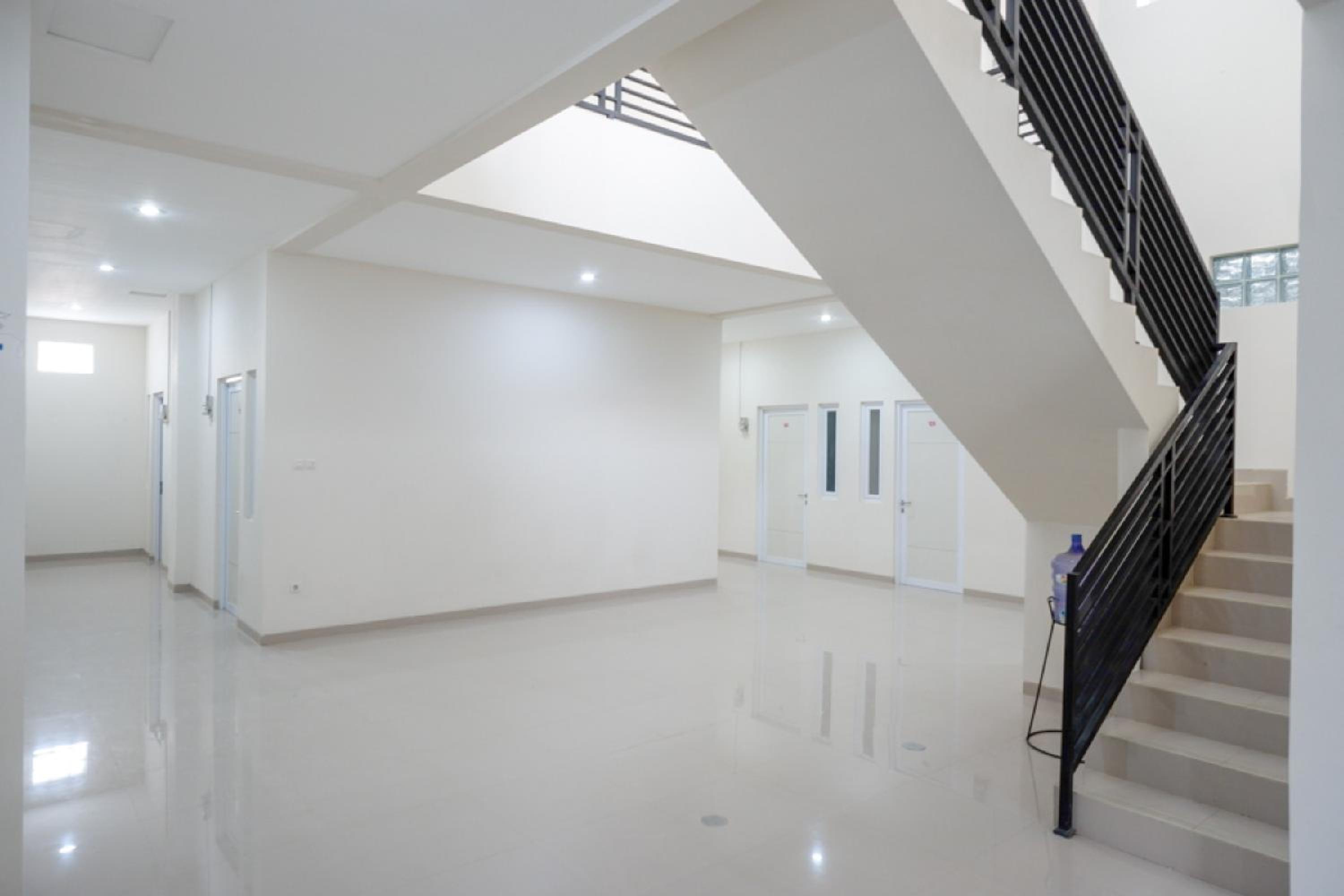 RedDoorz near Pacific Mall Tegal 2