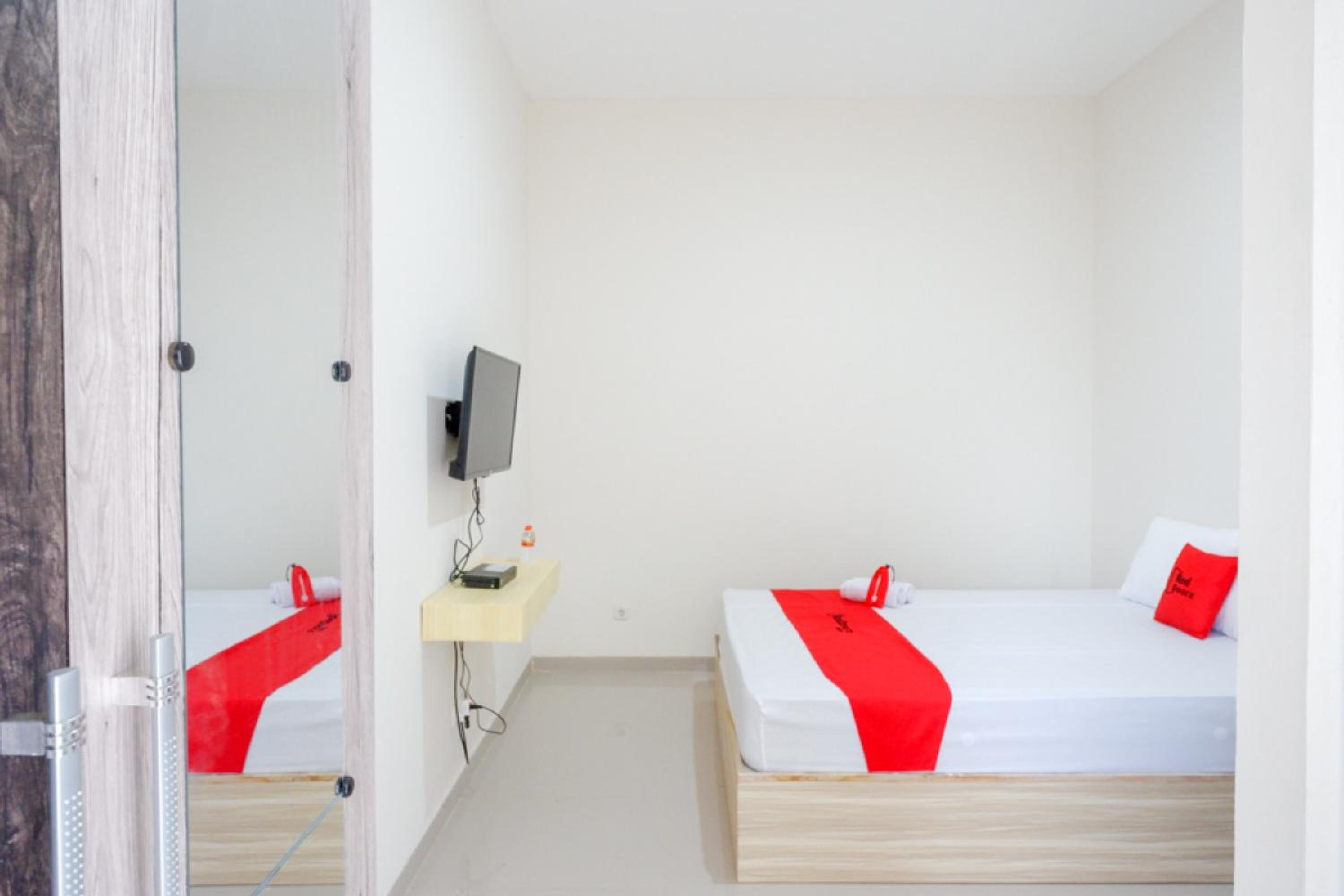 RedDoorz near Pacific Mall Tegal 2, photo 25