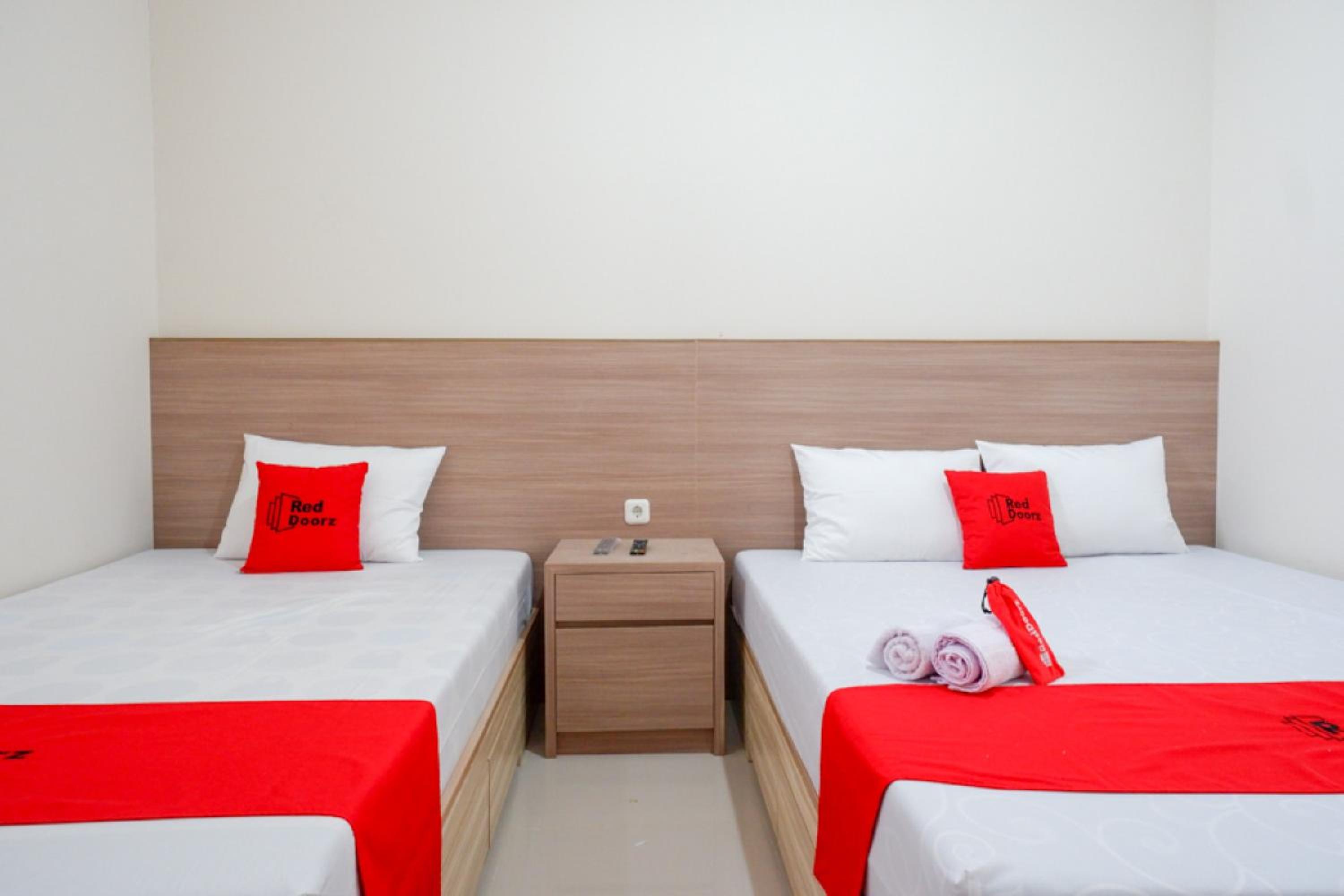 RedDoorz near Pacific Mall Tegal 2