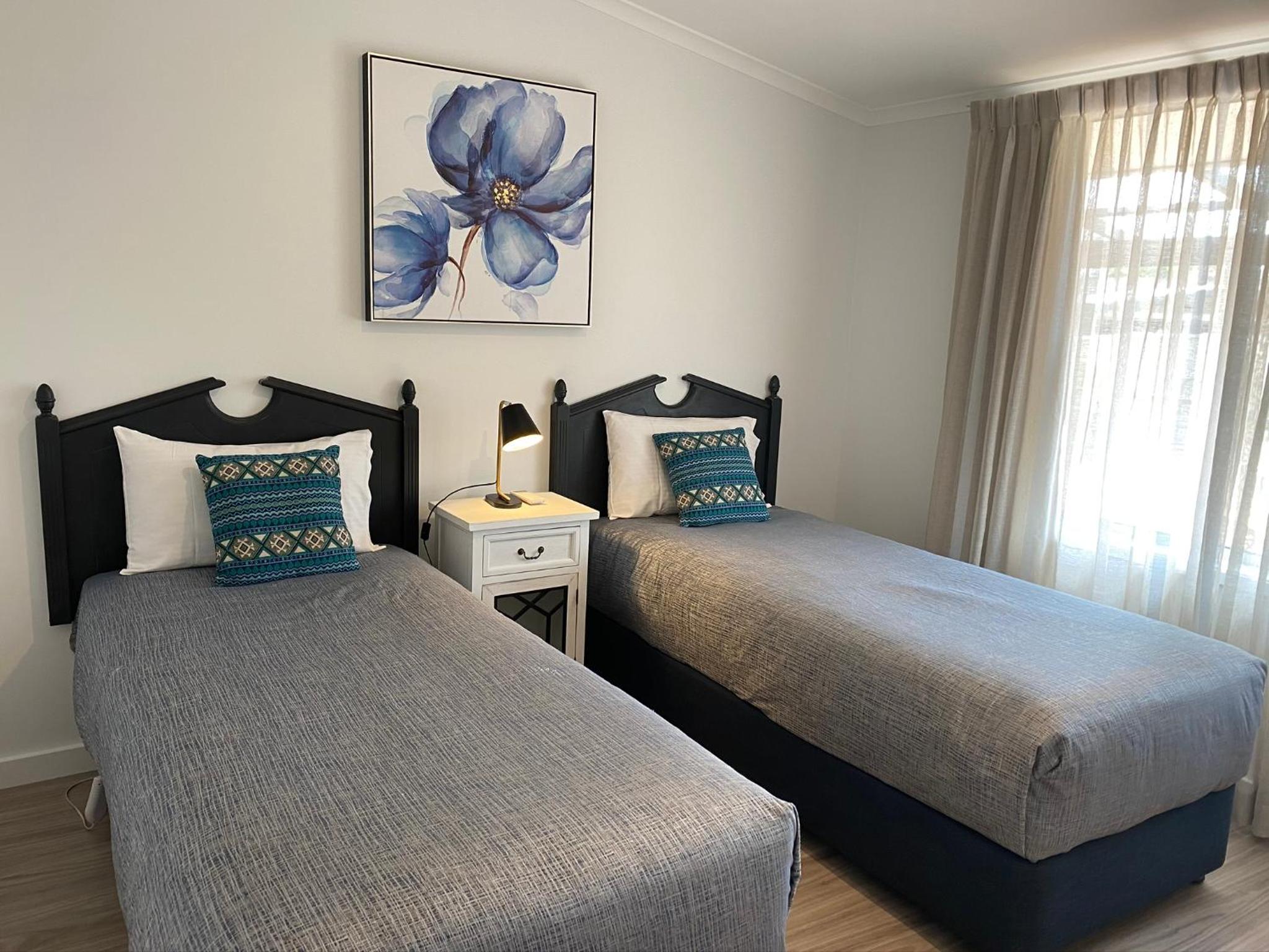 New England Motor Lodge