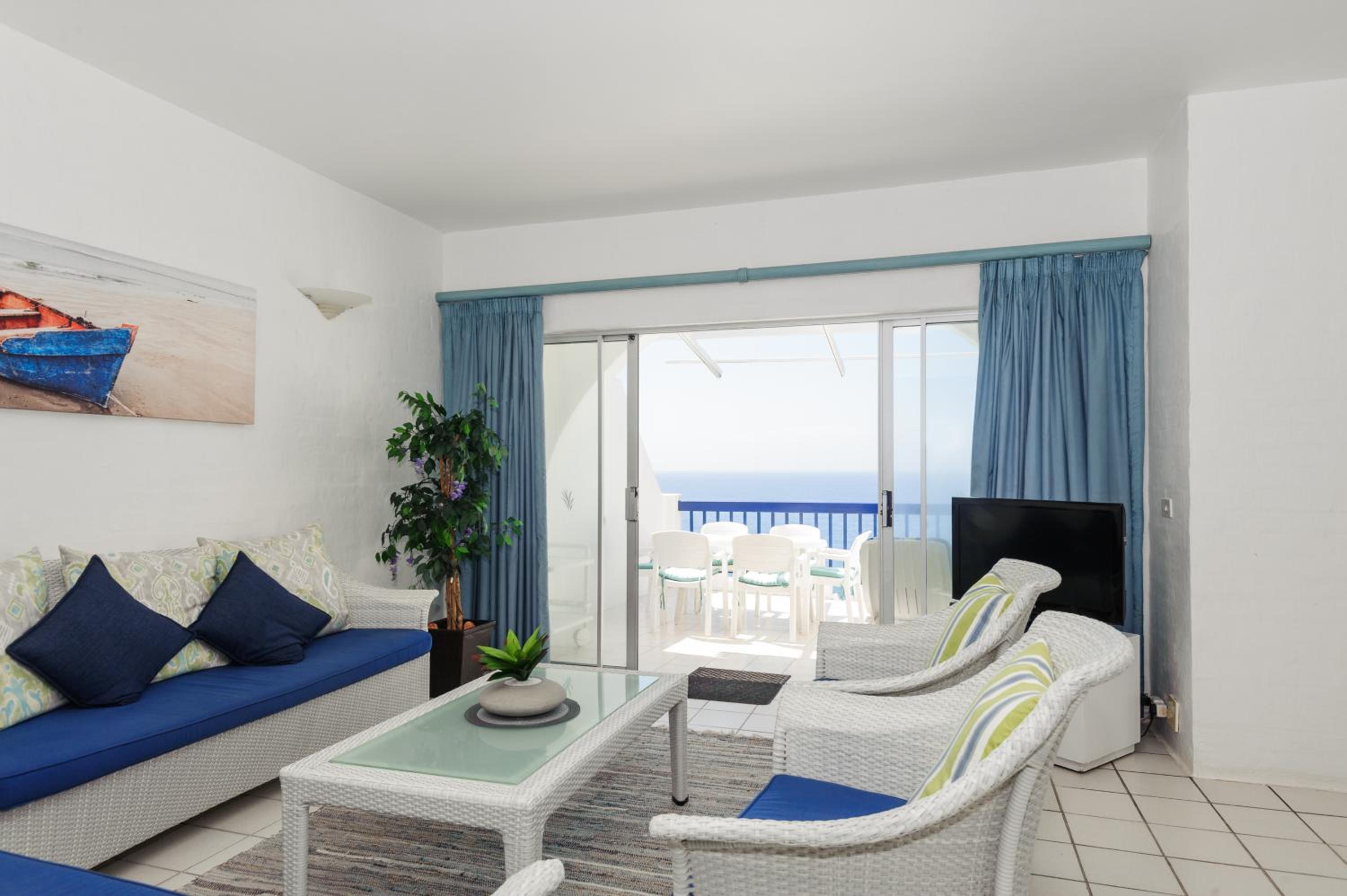 Hotel Santorini Akrotiri 30 - Family only - Image 1