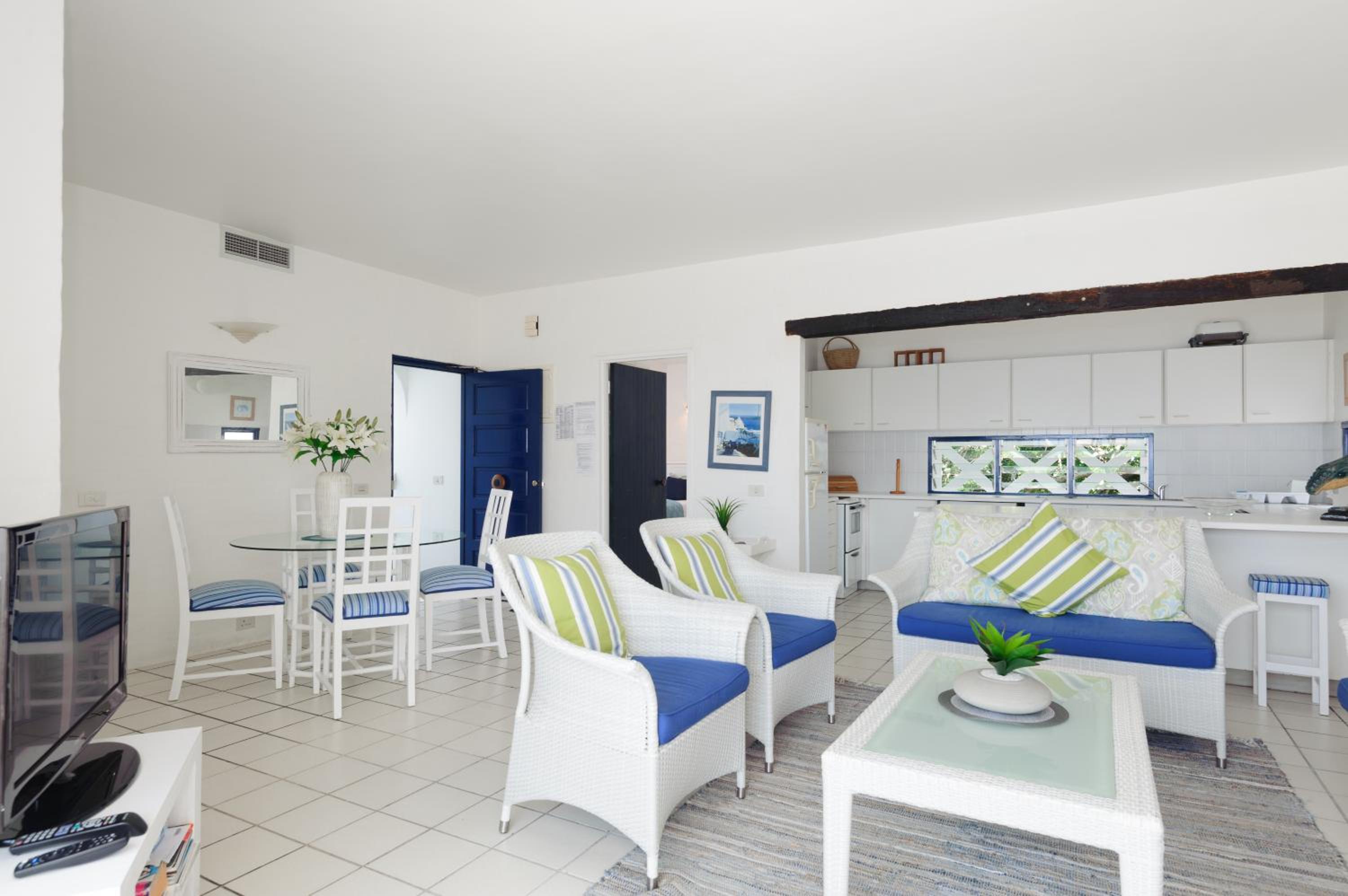 Santorini Akrotiri 30 - Family only view 3